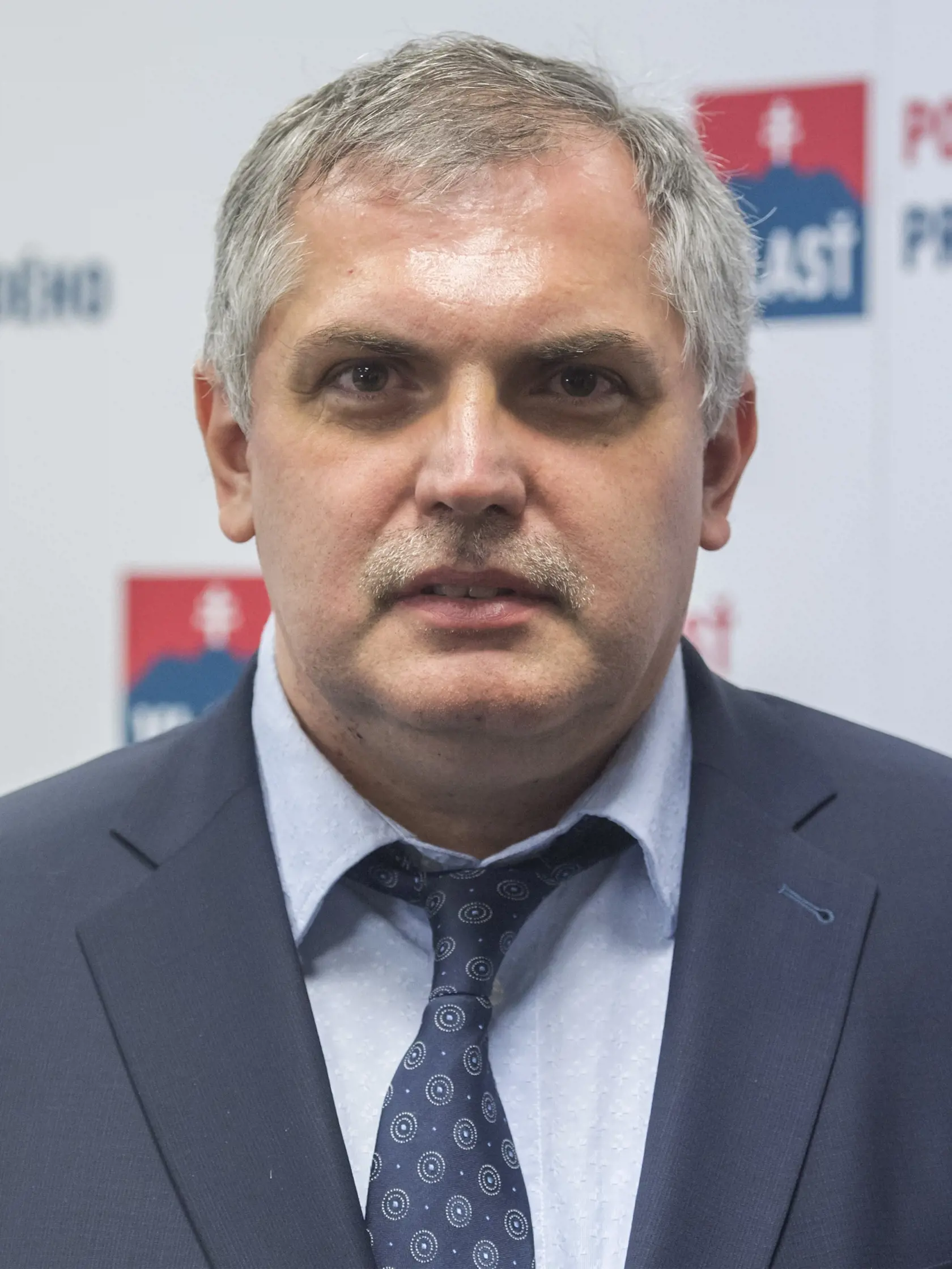 Kandidát č.  3 strany Vlasť Roman Michelko počas tlačovej konferencie na ktorej volebný líder strany Štefan Harabin predstavil kandidačnú listinu strany v parlamentných voľbách 2020.