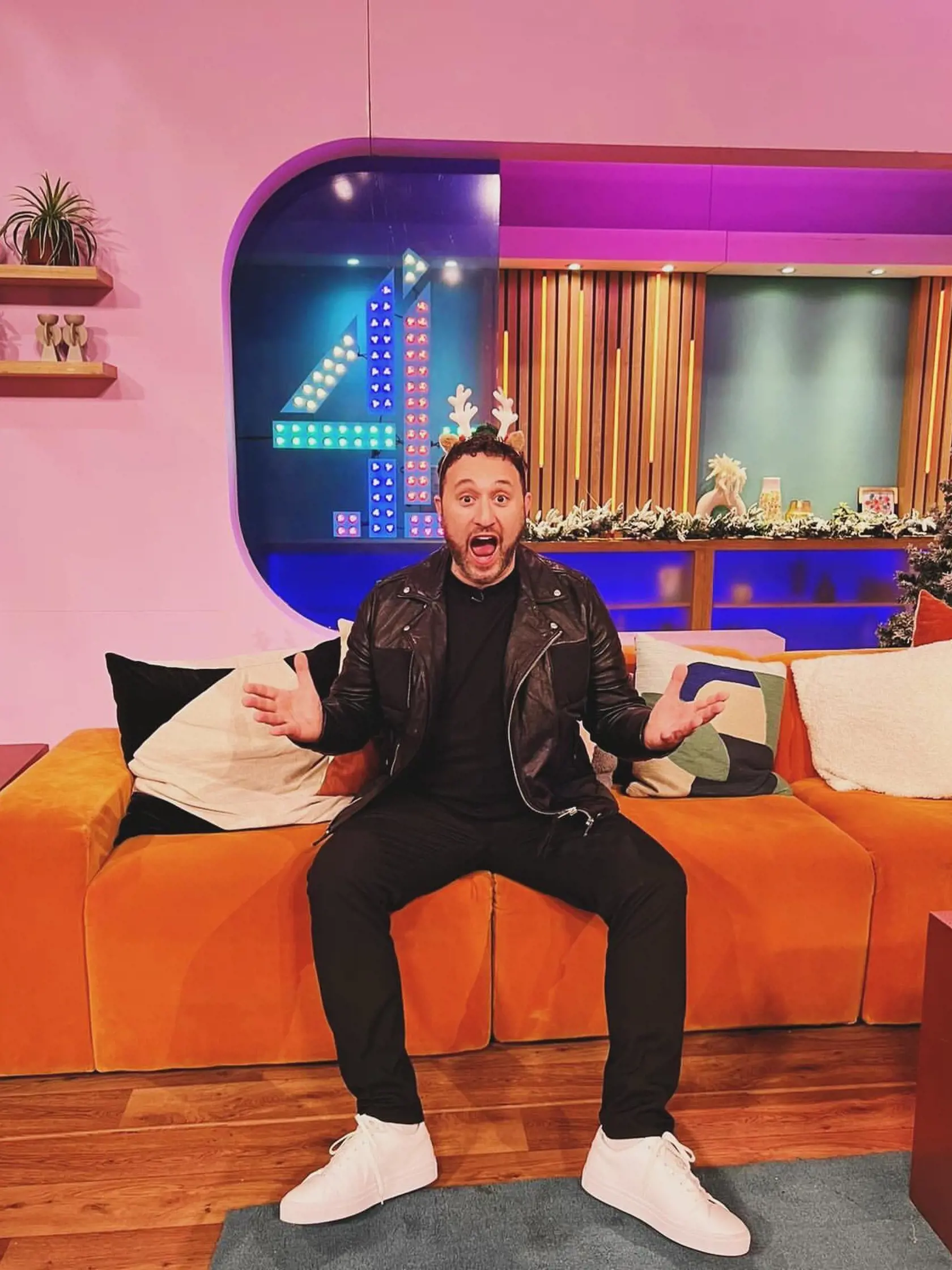 Antony Costa z kapely Blue mal kilá navyše. Rozhodol sa schudnúť a svoju premenu dokumentuje aj fanúšikom.