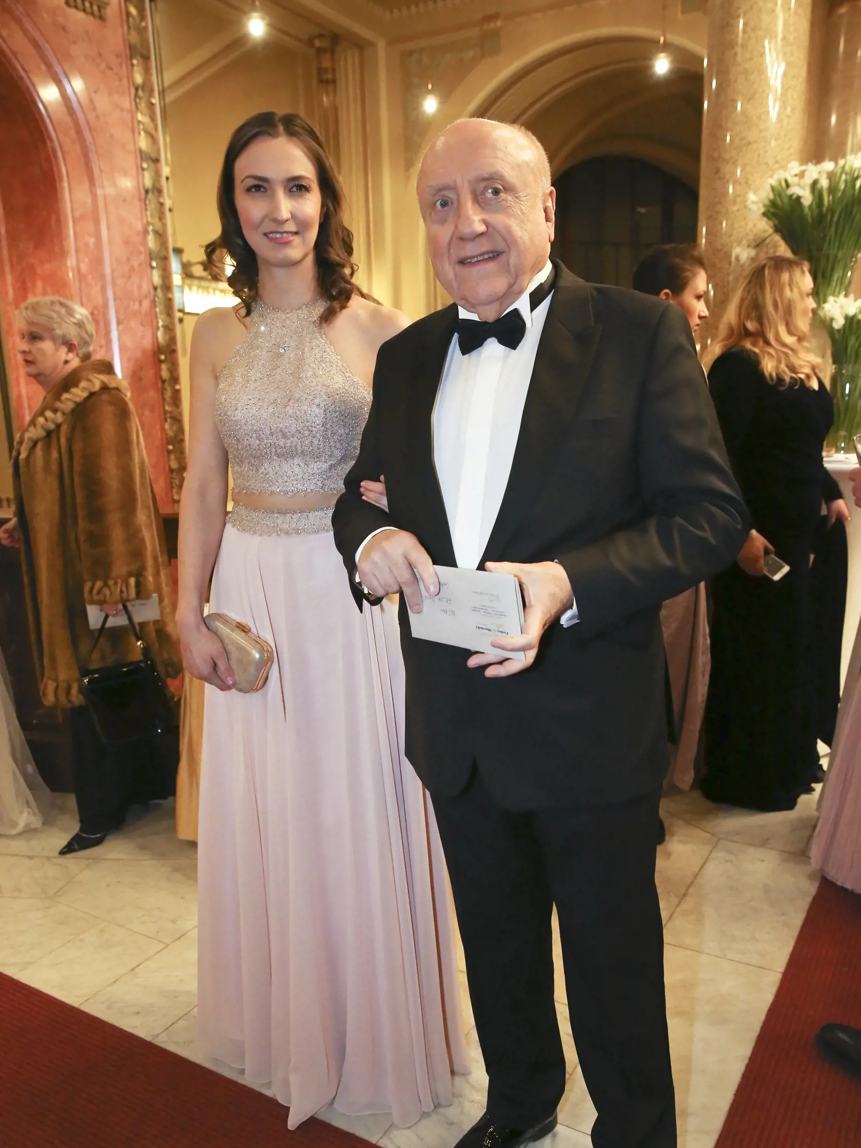 Ceskoslovensky ples Praha 2017, Obecni dum.
Felix Slovacek s priatelkou Luciou Gelemovov