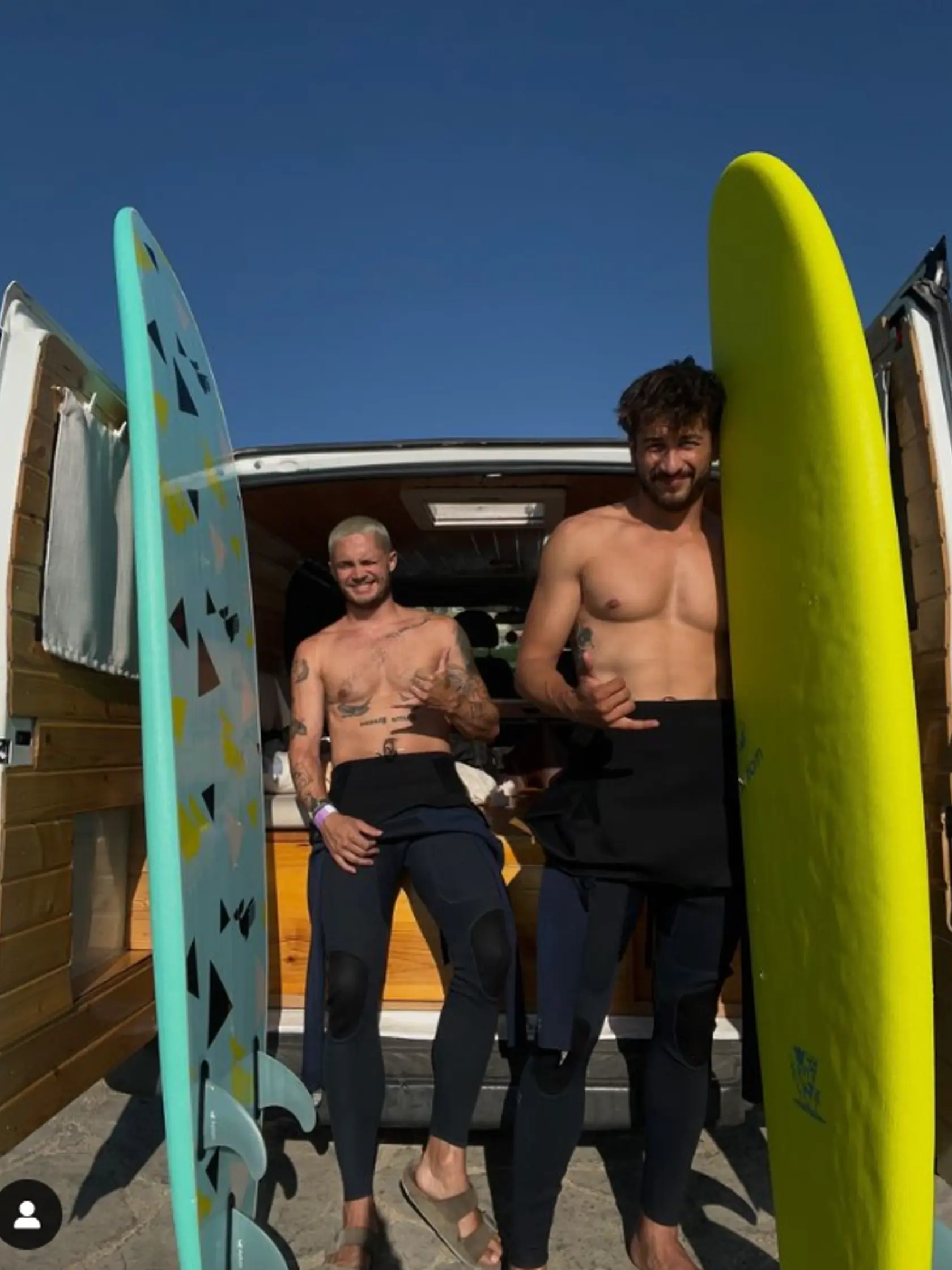 Jakub Jablonský a Matyáš Adamec si vybehli na surfy.