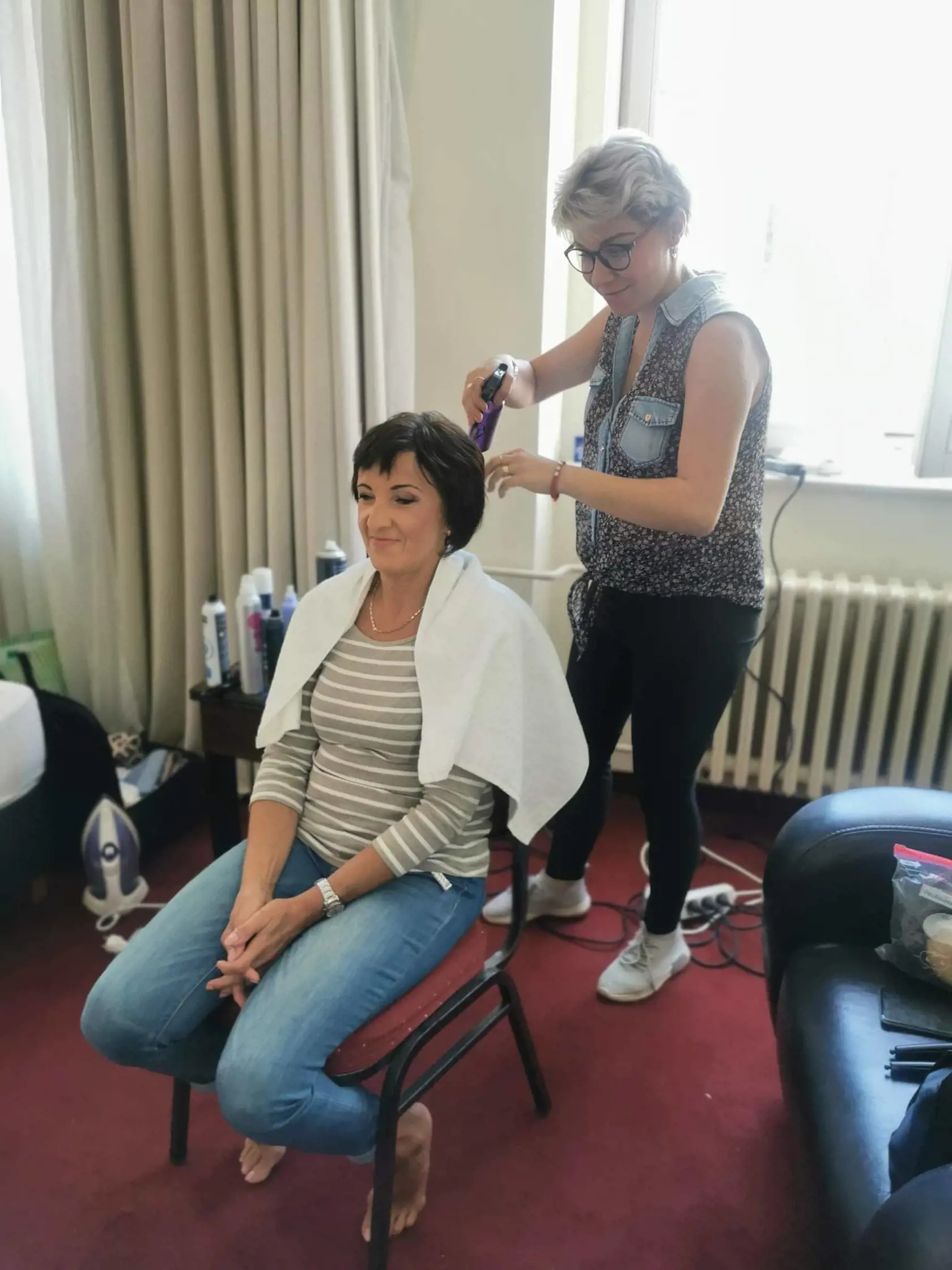Petronela Arvay, majiteľka kaderníctva - Sv. Anton - "Podľa mňa je to veľmi rozumné riešenie a milý krok. Každému to padne vhod. Ak budem dosť jasne poučená o tom ako a kde si to viem uplatniť, tak to bude veľké plus pre každého malého podnikateľa, firmy a aj pre bežného človeka. Ďalej si myslím, že by to malo napredovať v tejto dobe, lebo finančná a ekonomická situácia tu začína stagnovať, až sa doslova utápať."