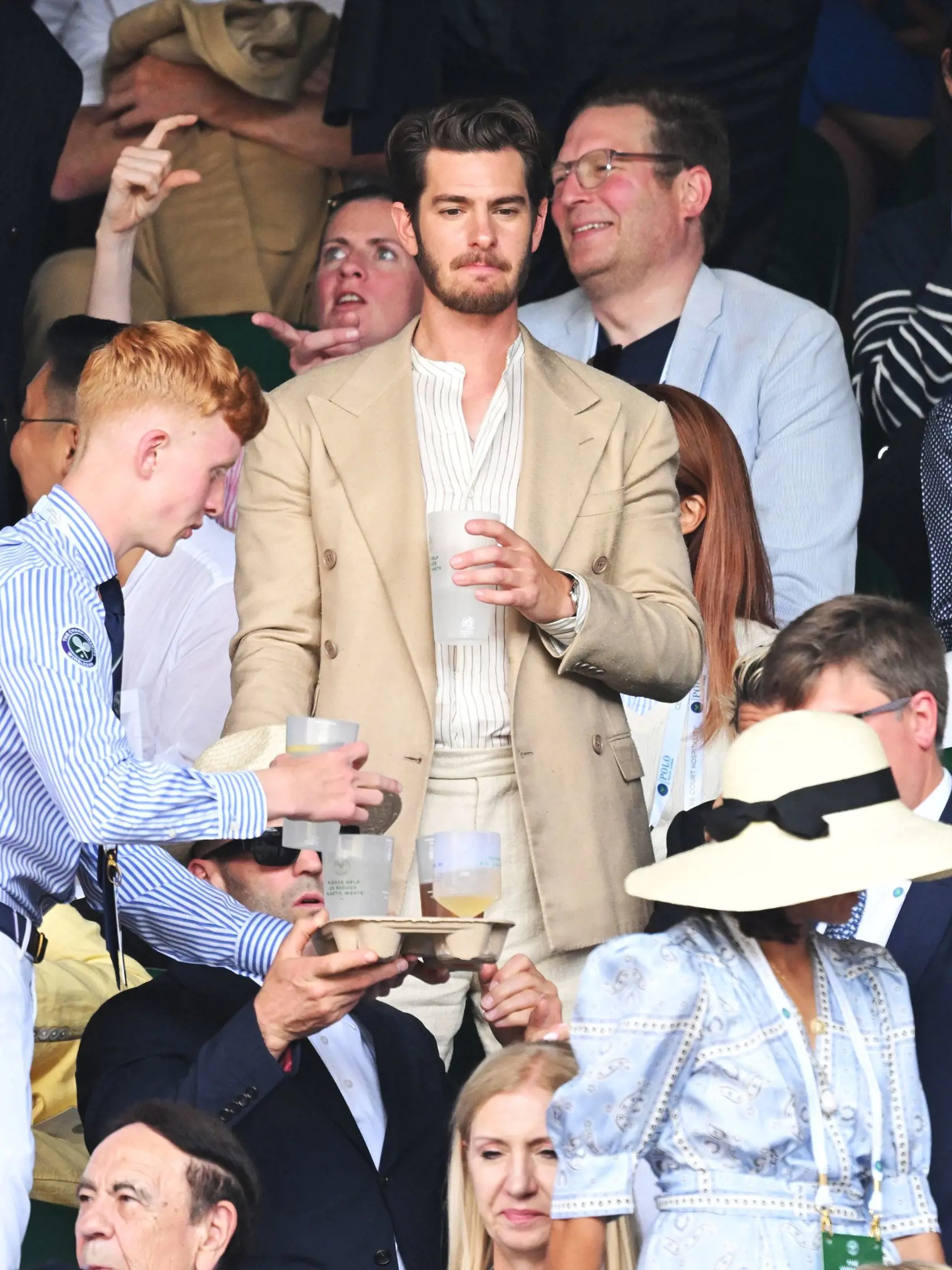 Dokonalý outfit predviedol herec Andrew Garfield, ktorý mal na sebe obľúbenú značku celého turnaja,  Ralph Lauren.