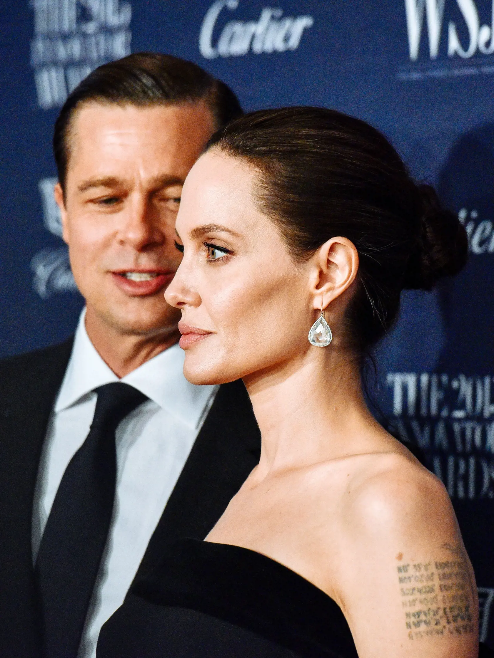 49-ročná Jolie a 61-ročný Pitt sa zoznámili počas natáčania v roku 2005 vo filme Pán a pani Smithovci, následne sa zosobášili v roku 2014.