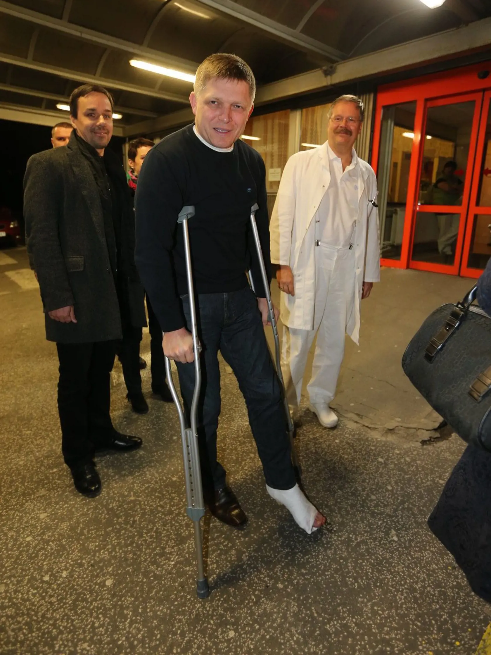 Robert Fico sa v minulosti po zranení presunul do Bratislavy, kde podstúpil operačný zákrok.