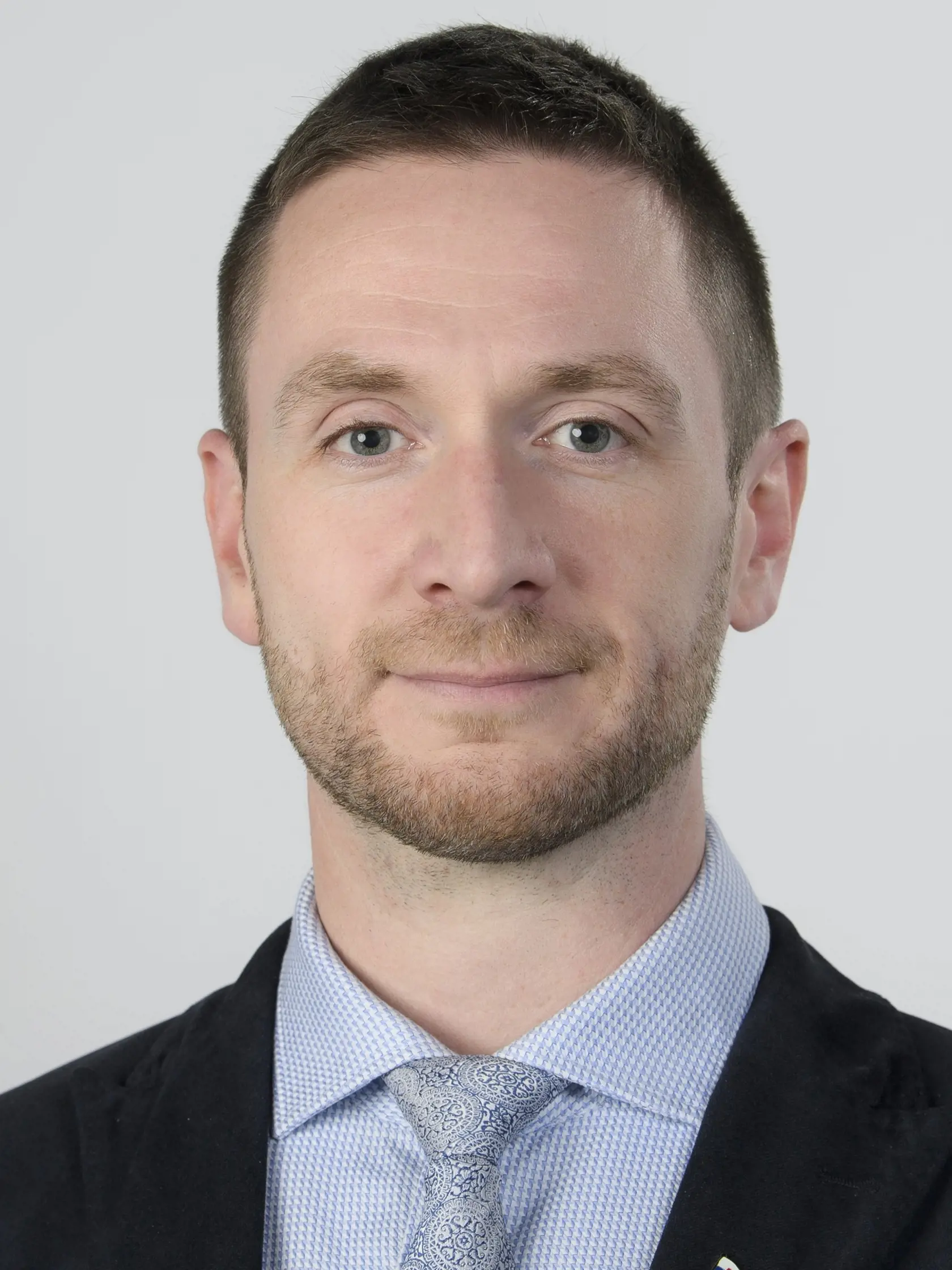 Spokojný je aj Milan Uhrík. V europarlamente bude sedieť opäť.