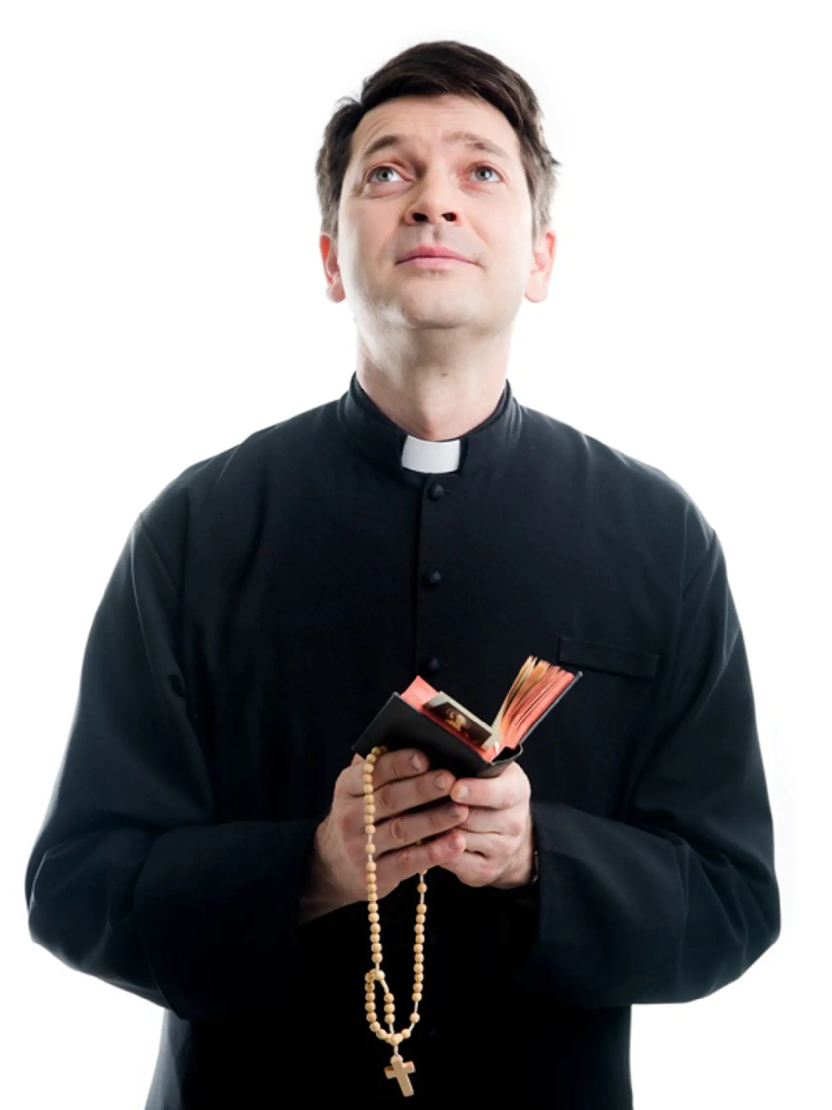 V Milenkách má od postavy farára, ktorého hrá Majeský v Hornej Dolnej, na míle ďaleko. 