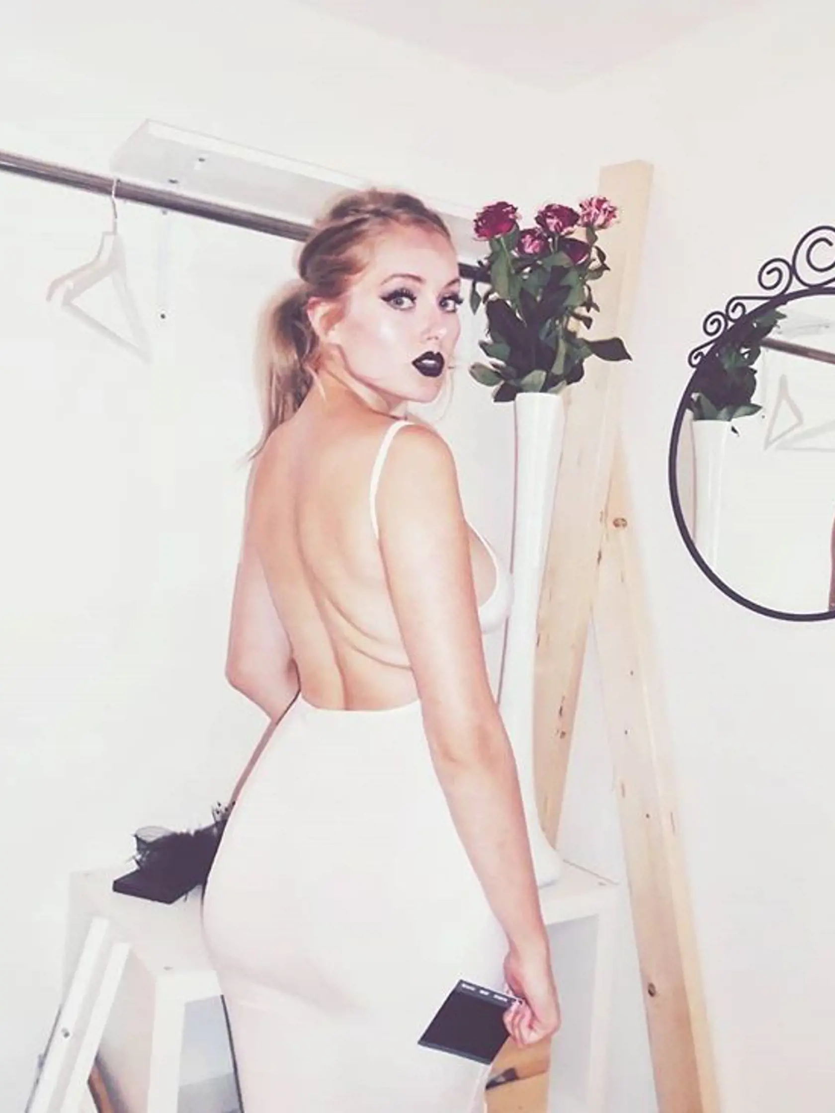 Študentka Eva Šindlerová (24) z ostravskej univerzity si do školy obliekla dráždivý outfit. Vraj ju chcú vyhodiť.