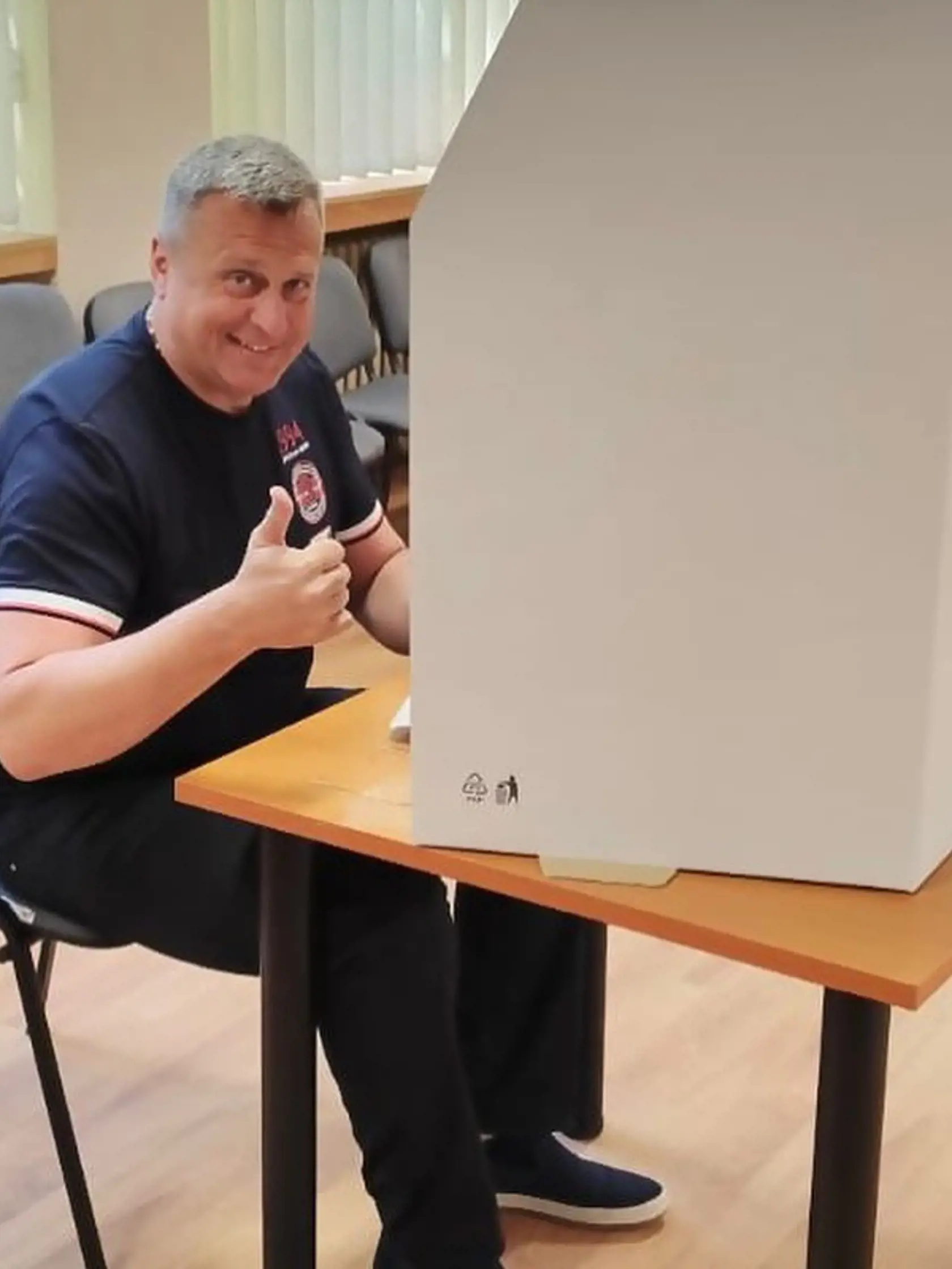Šéf národniarov Andrej Danko mal premiéru. Bol prvýkrát voliť v Dúbravke.