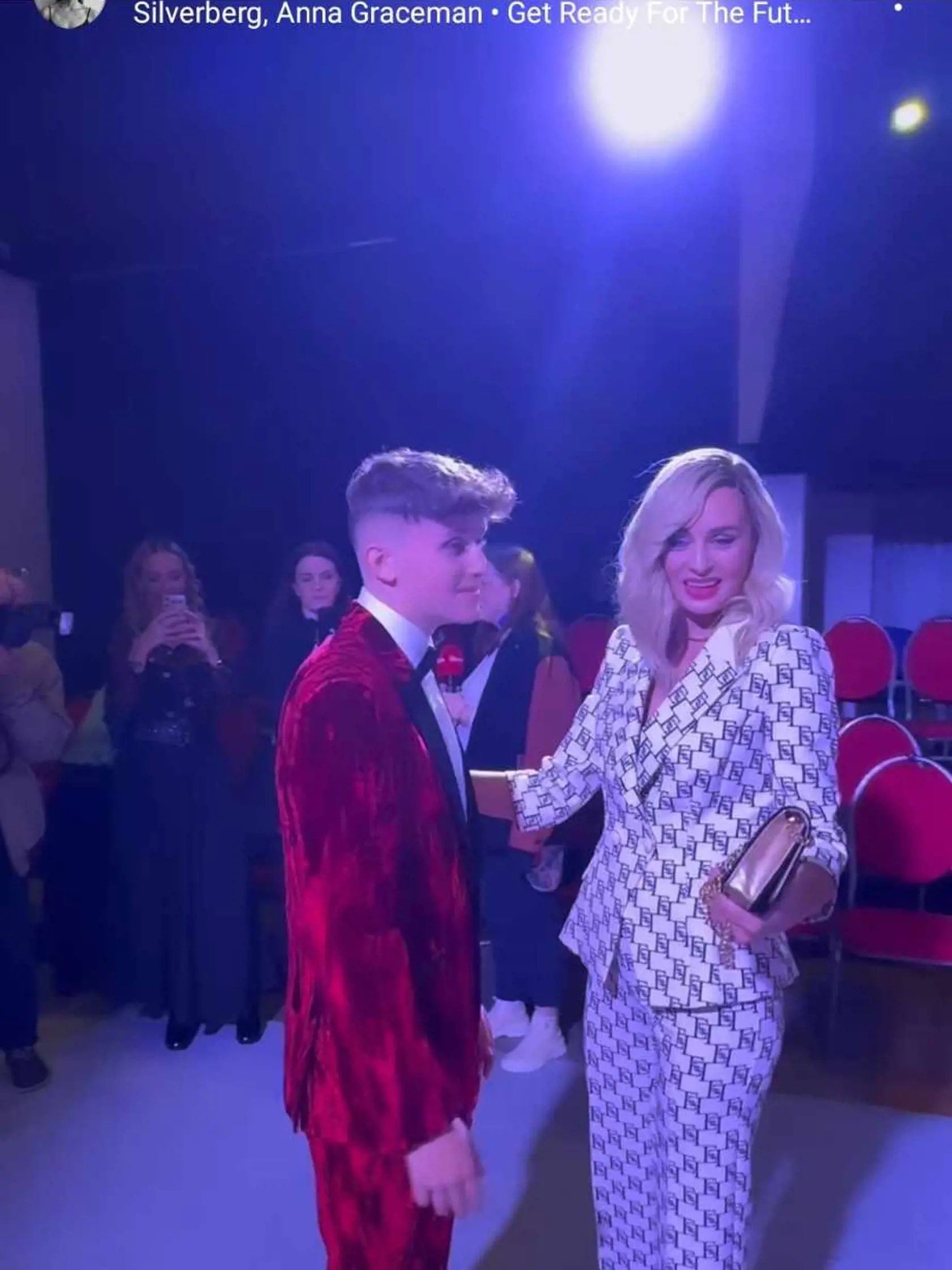 Hrdá mama Mária so svojím najstarším potomkom