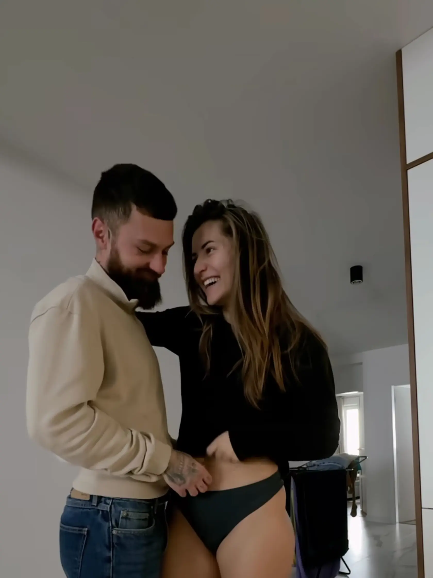 Exfarmárka Sára oznámila, že sa stane dvojnásobnou mamou. S frajerom Ivanom sa stanú rodičmi.