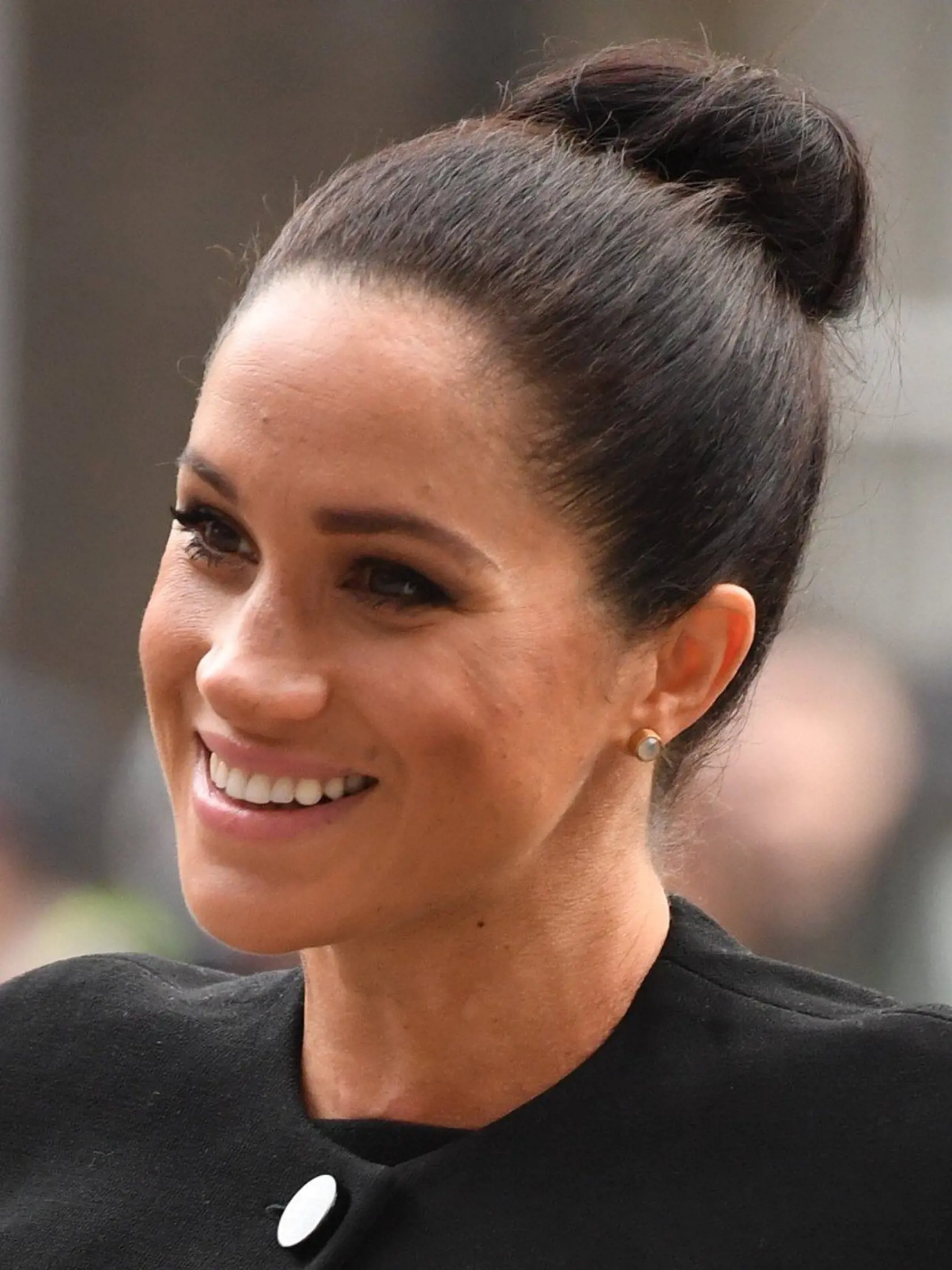 Na niektoré akcie chodila Meghan bez manžela.