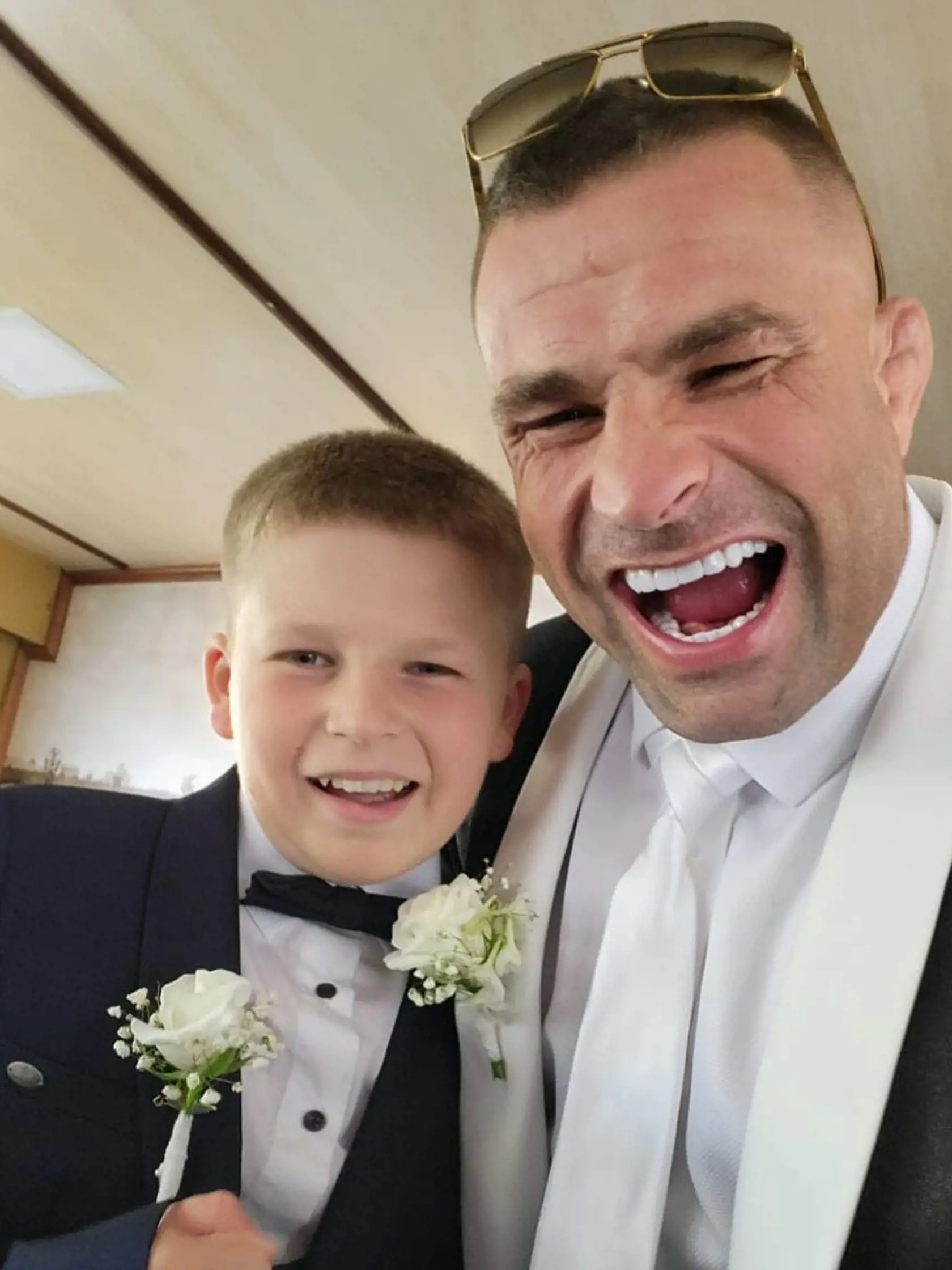 Ženích Karlos to už počas svadby ťahal s mladou pornoherečkou.