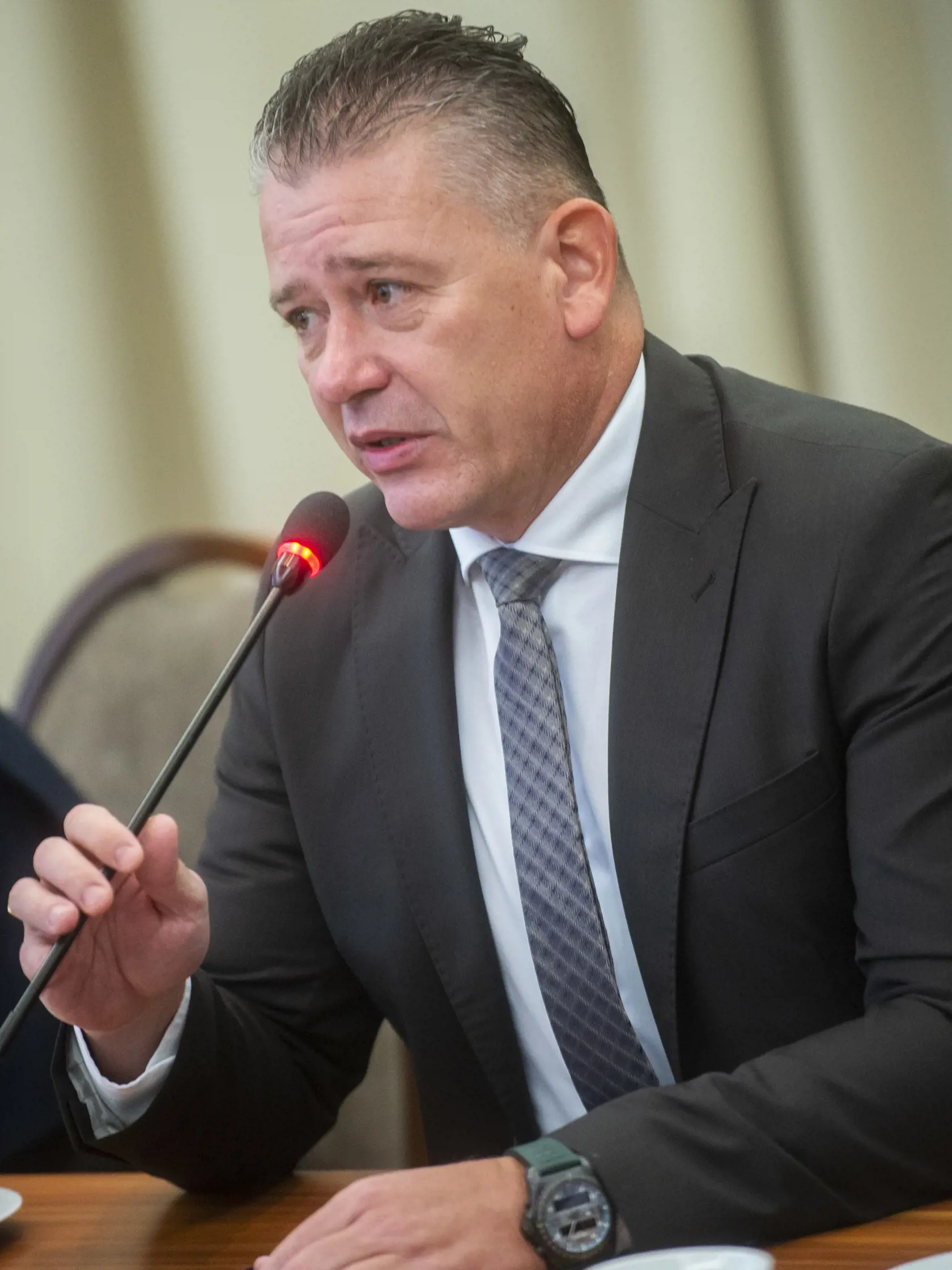 "To znamená, že stravovanie je aktuálne už dlhšiu dobu zabezpečené na základe víťaza, ktorý vzišiel zo štandardného výberu prostredníctvom klasického verejného obstarávania," povedala hovorkyňa MV SR. "To znamená, že stravovanie je aktuálne už dlhšiu dobu zabezpečené na základe víťaza, ktorý vzišiel zo štandardného výberu prostredníctvom klasického verejného obstarávania," povedala hovorkyňa MV SR.