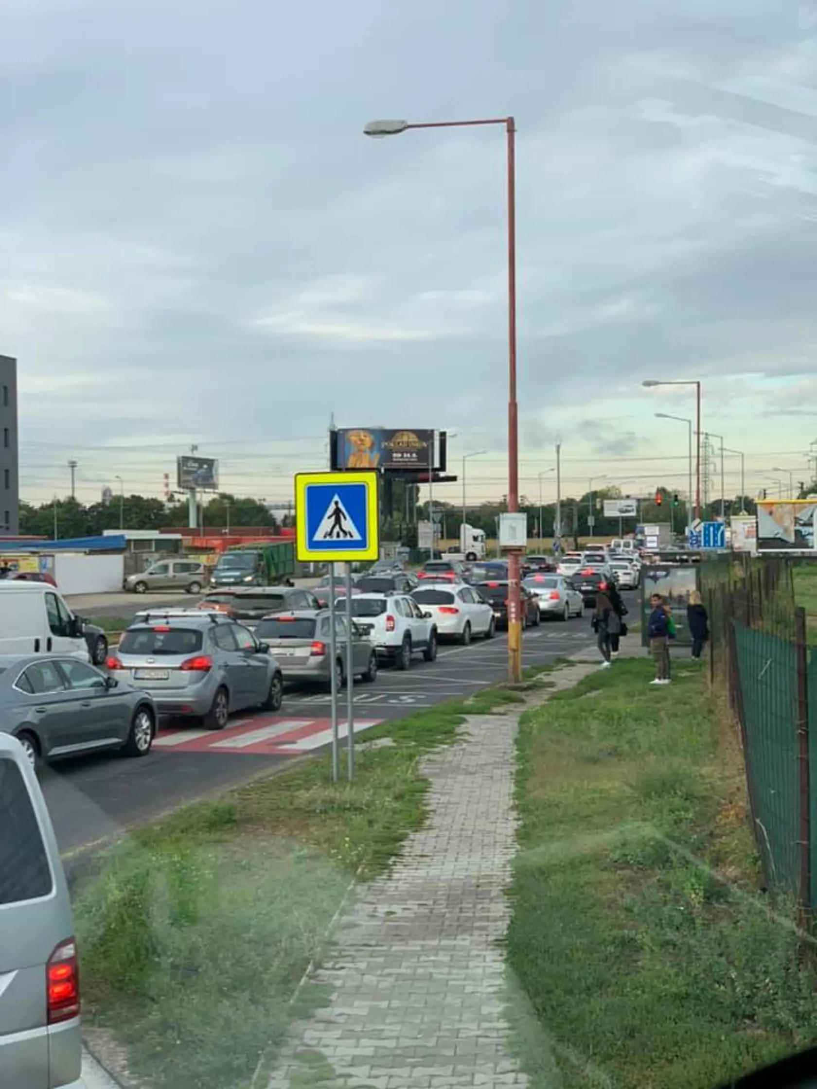 Premávku v Bratislave komplikujú zápchy a dopravné nehody