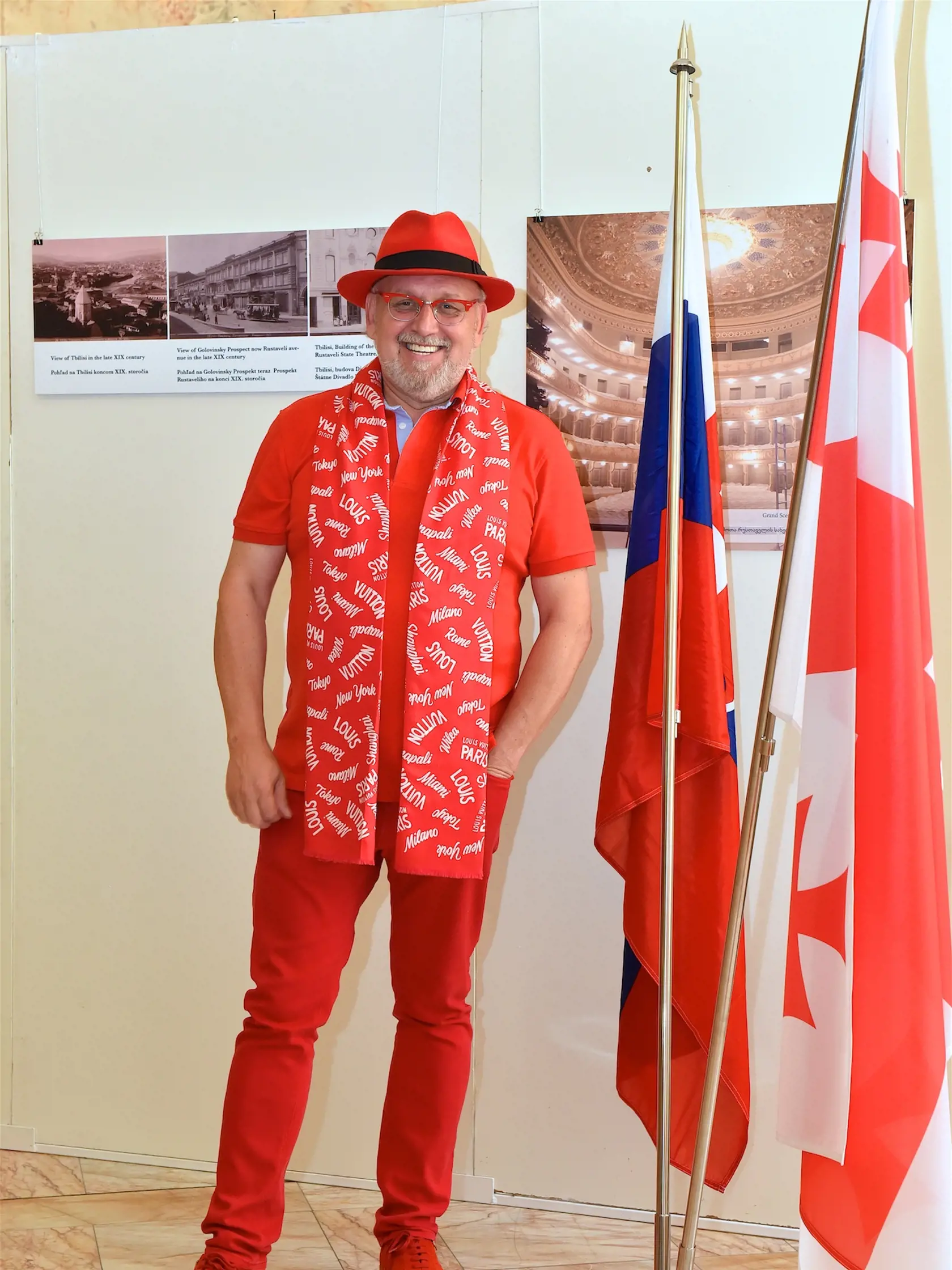 Jozef Oklamčák sa vyzná nielen v krásnych ženách, ale rád utužuje vzťahy medzi inými krajinami. 