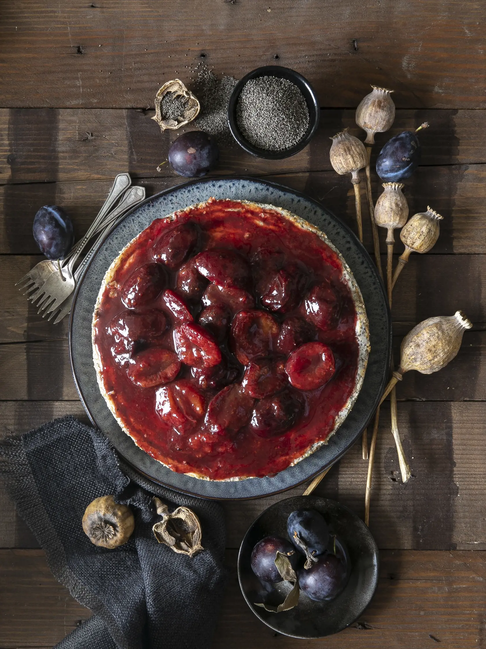 makový cheesecake so slivkami