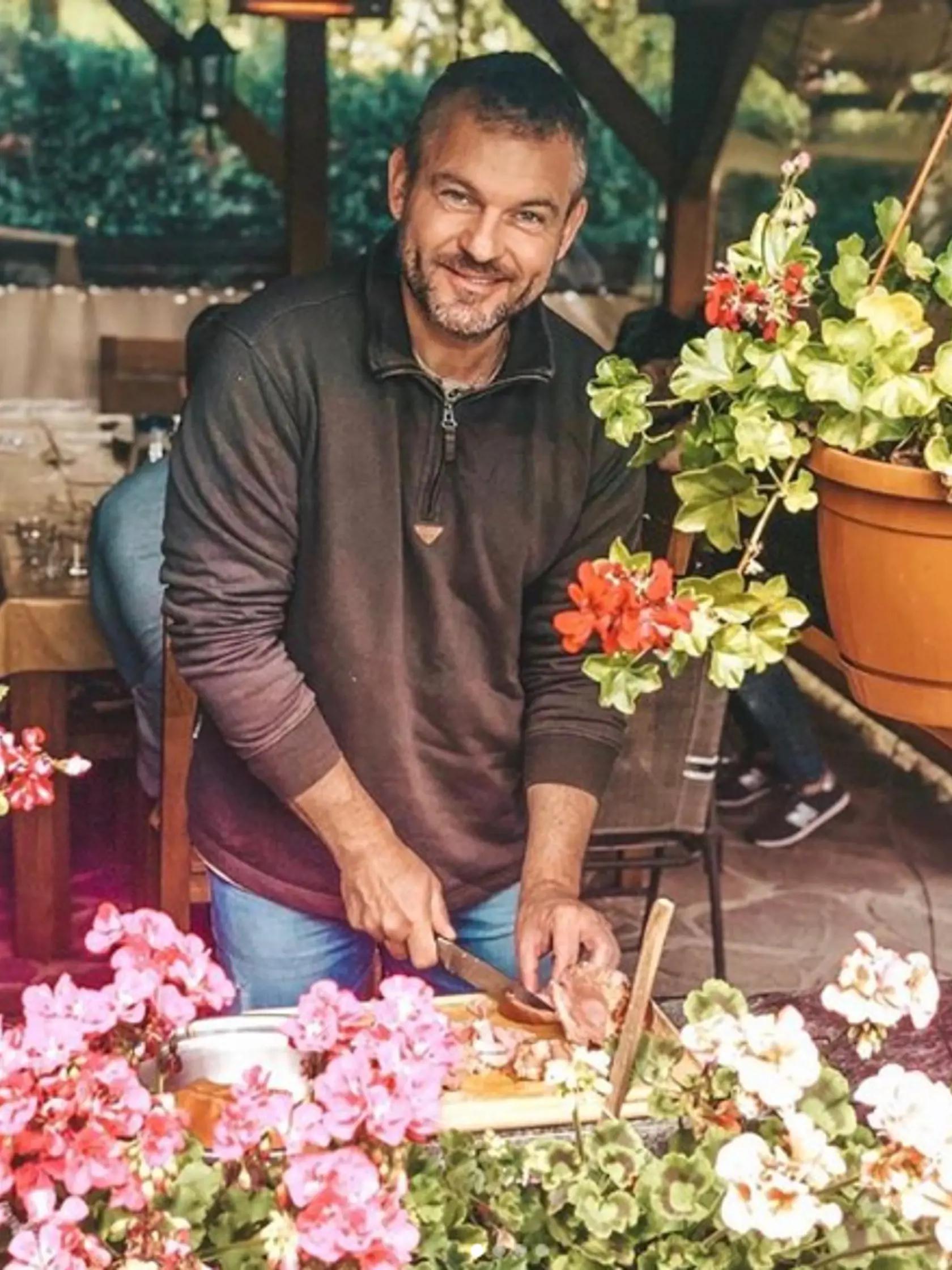 Neformálne oblečený Peter Pellegrini.
