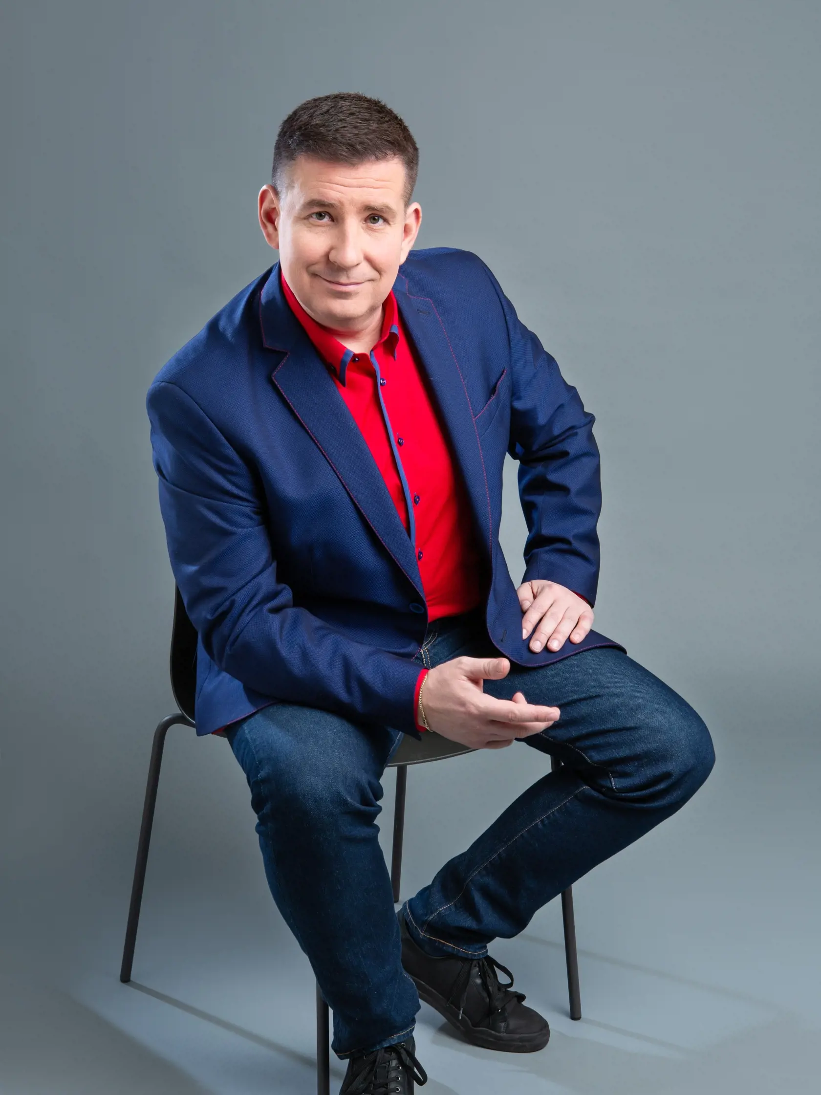 Patrik Herman - investigatívny novinár, televízny moderátor a aktivista. Momentálne vedie osvetu za prevenciu proti rakovine hrubého čreva.