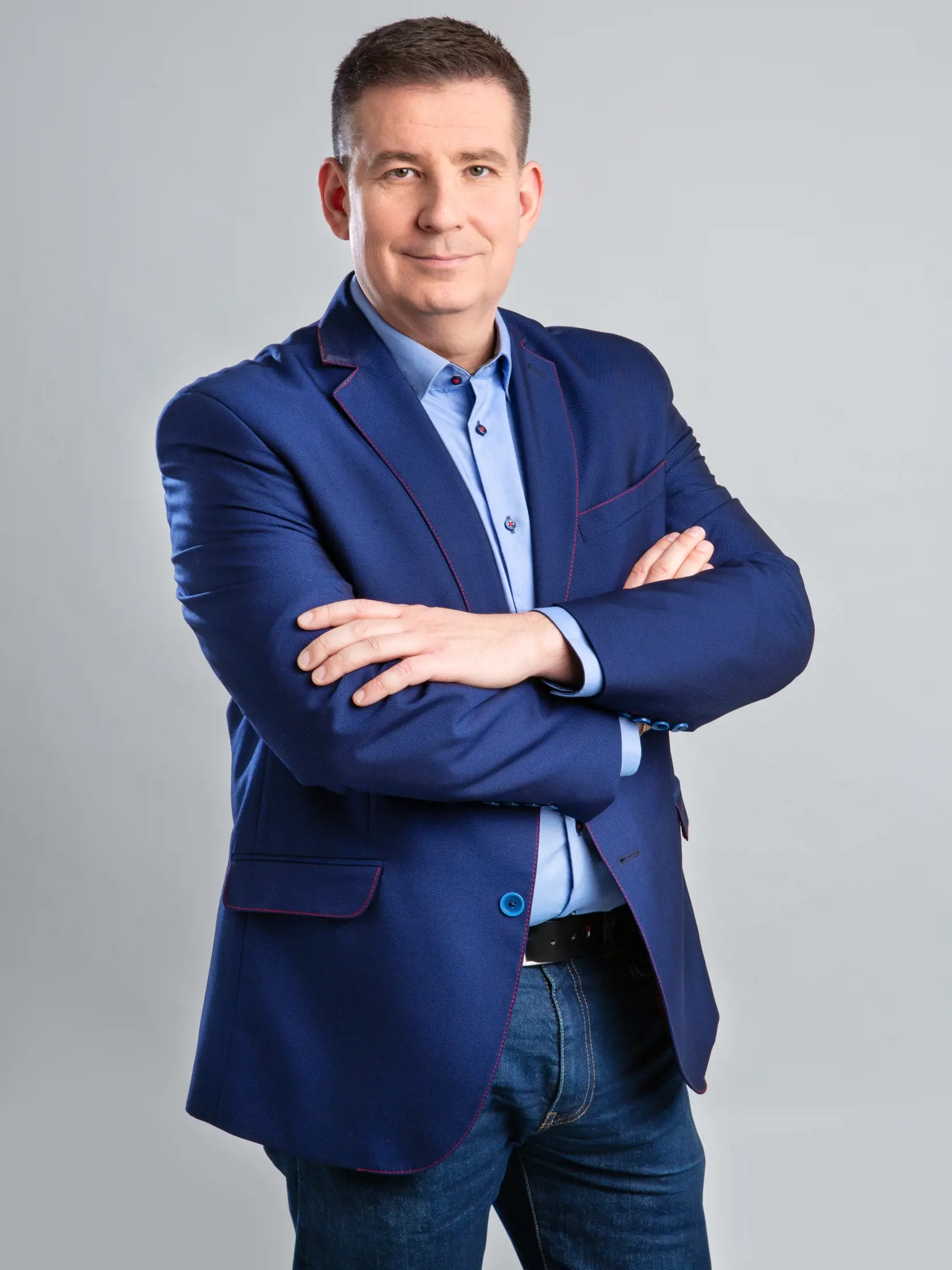 Patrik Herman - investigatívny novinár, televízny moderátor a aktivista. Momentálne vedie osvetu za prevenciu proti rakovine hrubého čreva.