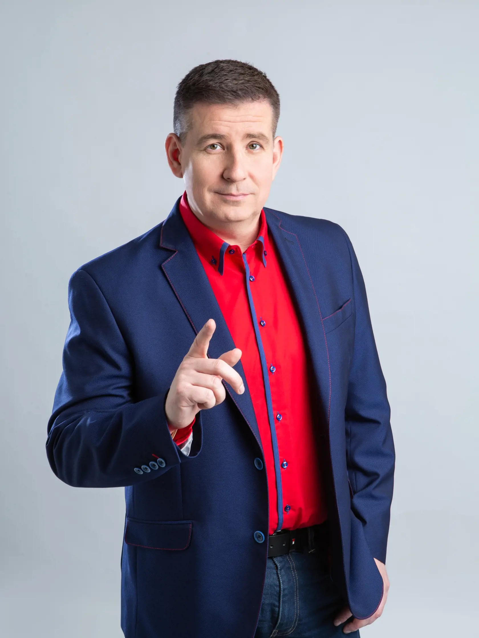 Patrik Herman - investigatívny novinár, televízny moderátor a aktivista. Momentálne vedie osvetu za prevenciu proti rakovine hrubého čreva.