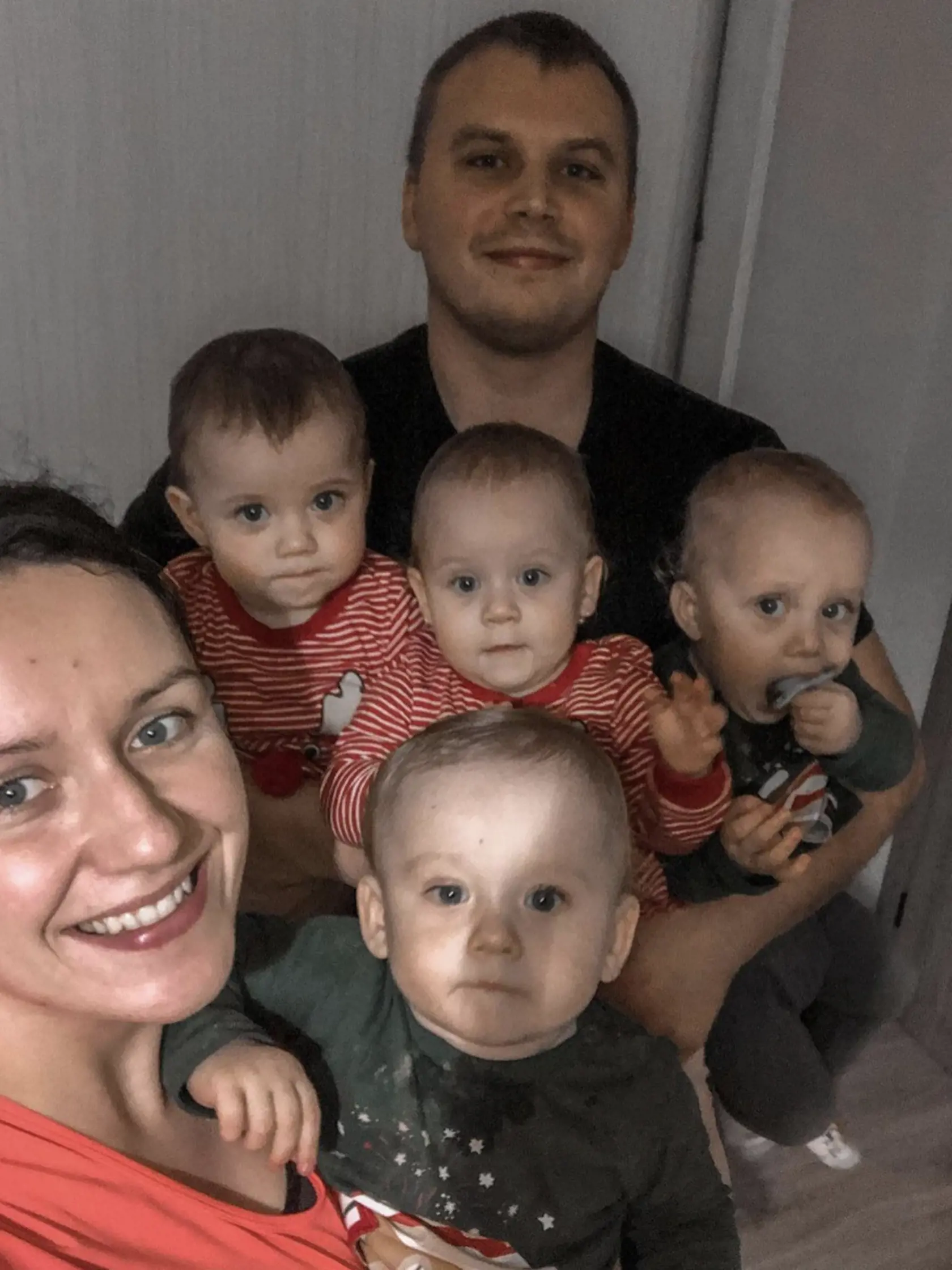 Ročné štvorčatá z Torysy pri Sabinove - Damián, Hugo, Noémi a Eliška a ich rodičia Veronika a Dalibor Križalkovičovci.