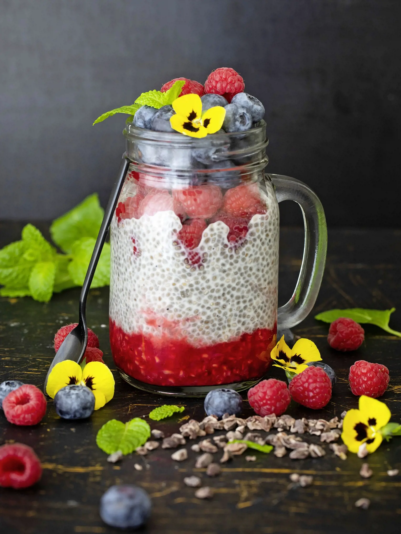 Chia puding s malinami a kokosom