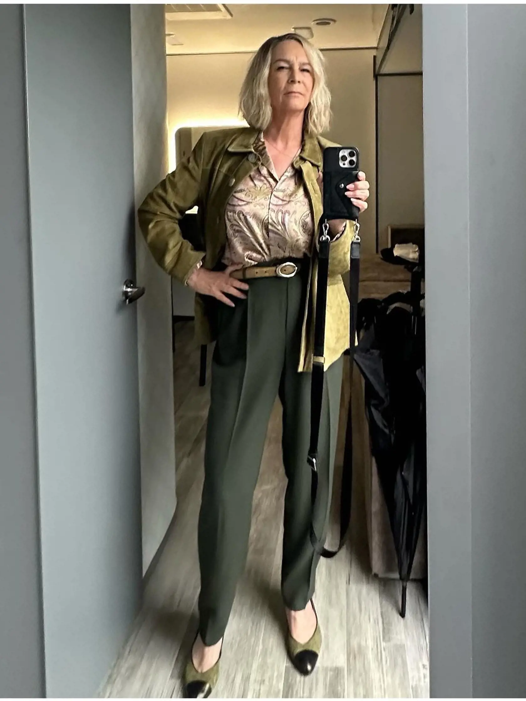 Jamie Lee Curtis ukazuje, že aj v pokročilom veku môže byť človek štýlový.