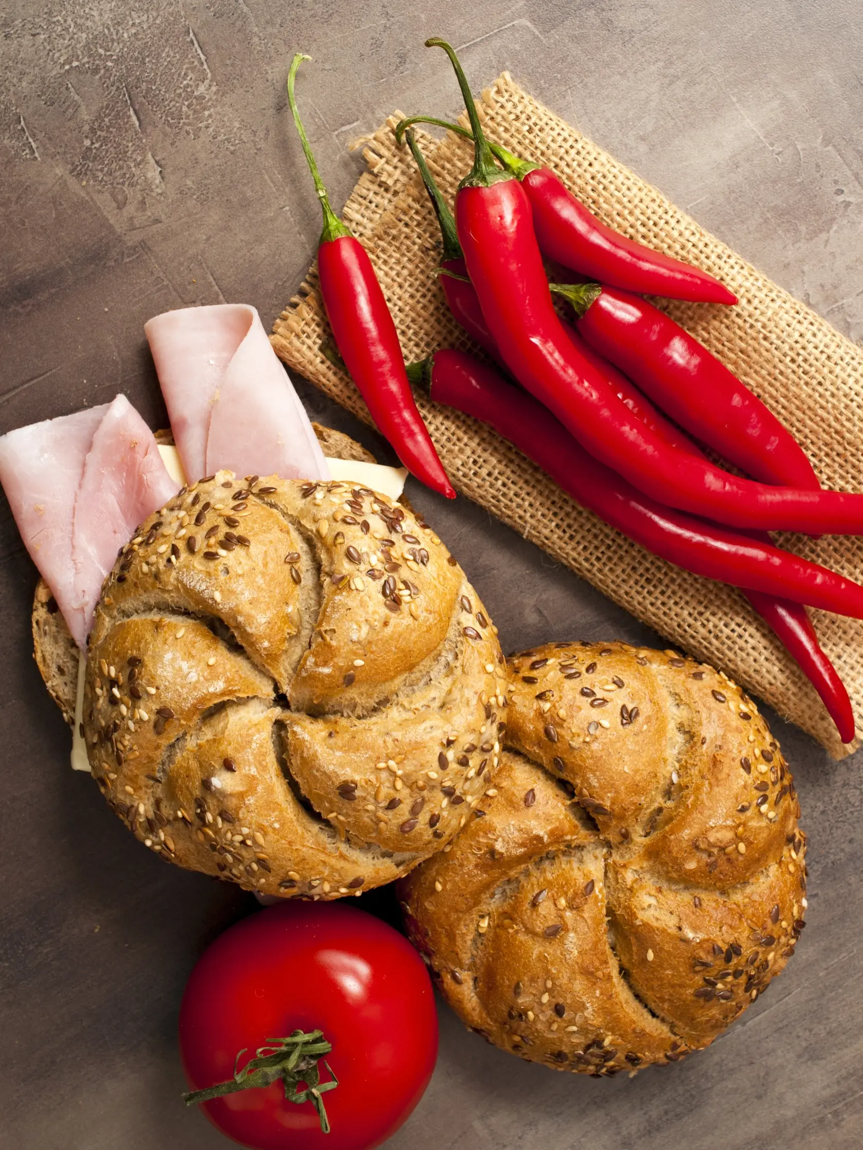 Kaiserka so šunkou a čili