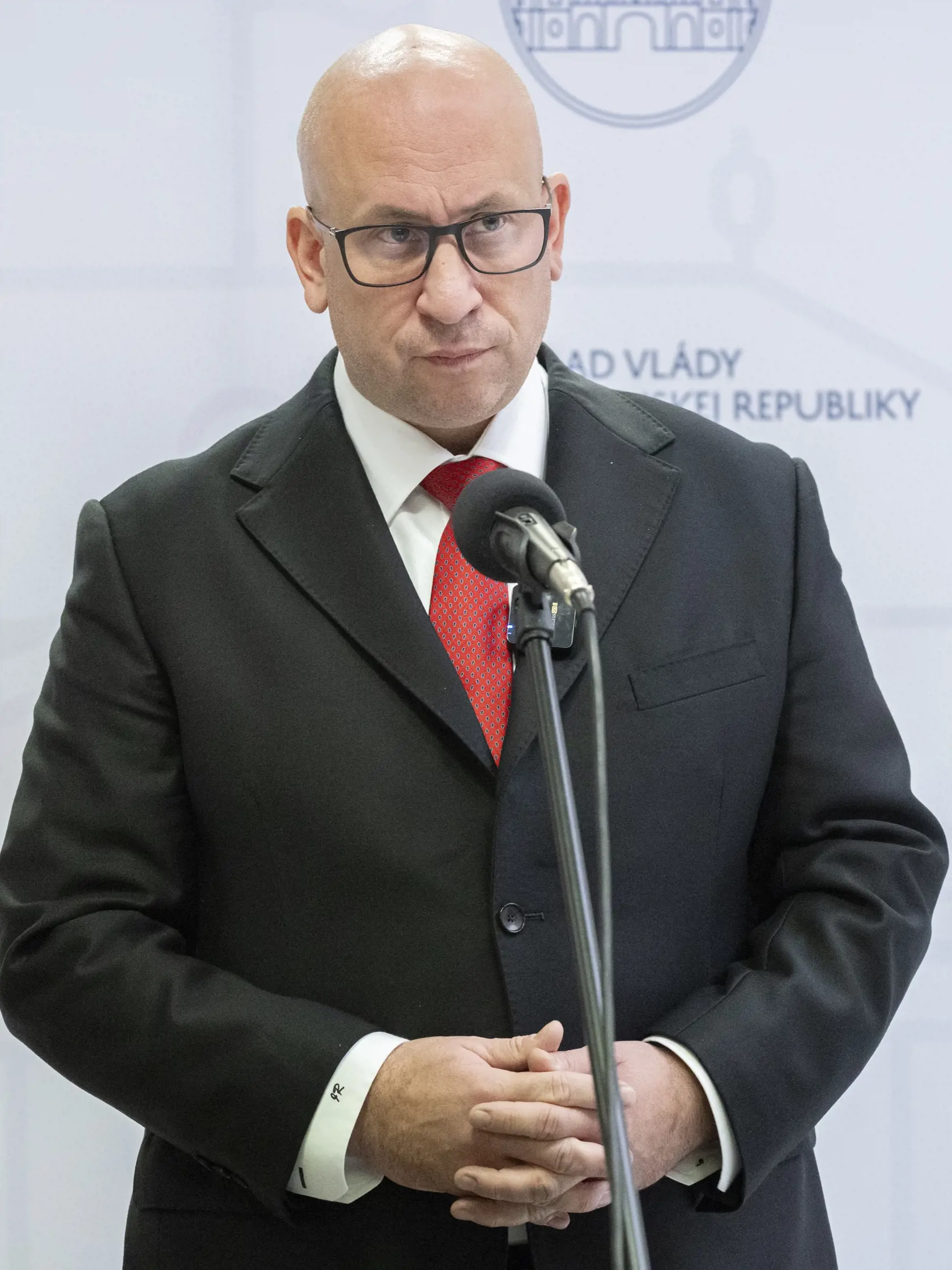 Minister dopravy Jozef Ráž ml. (Smer) má veľké plány. Chce začať budovať štátne byty.