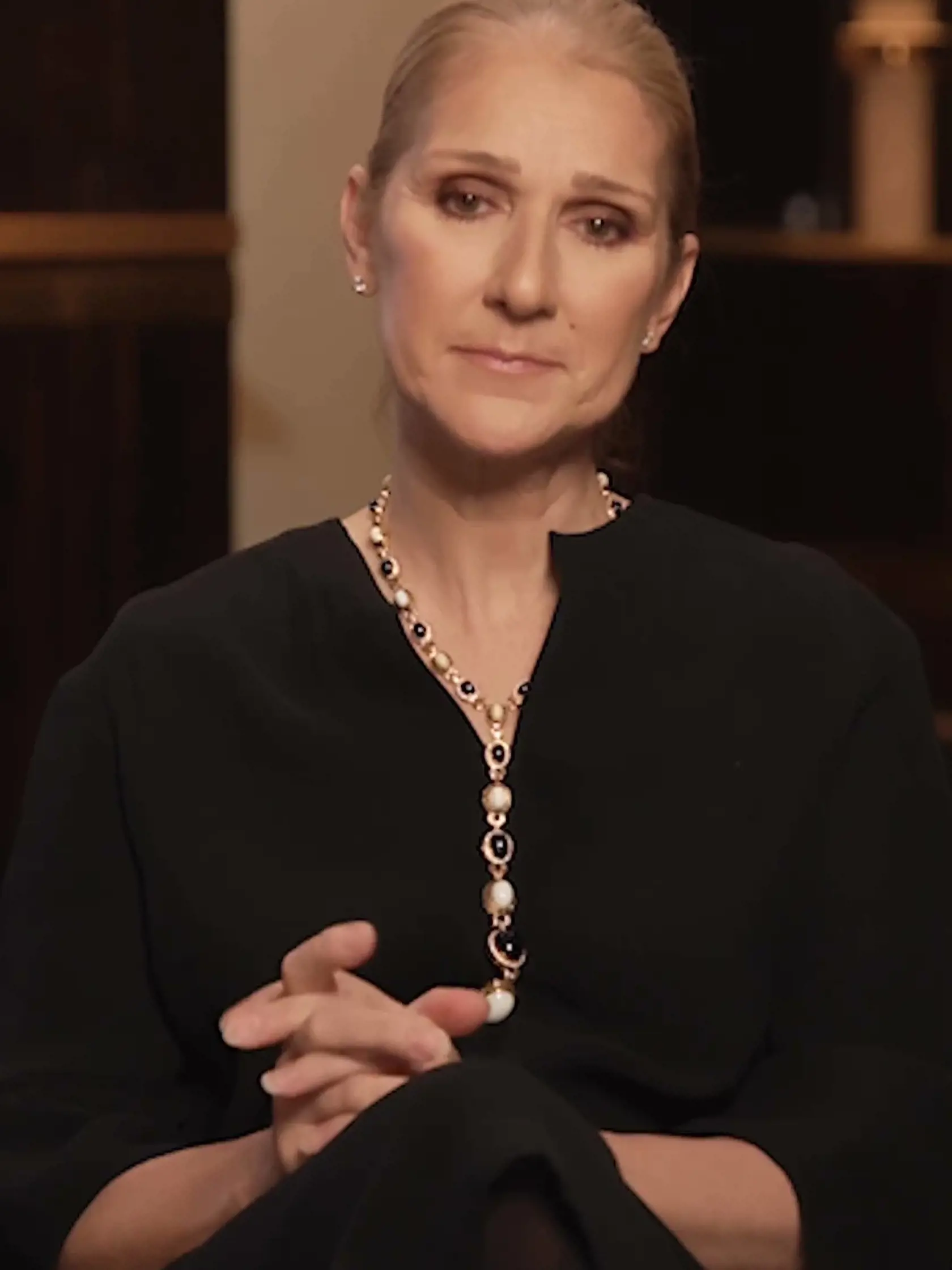 Zronená: Céline Dion oznámila, že trpí zriedkavou neurologickou poruchou, ktorá jej bráni spievať.