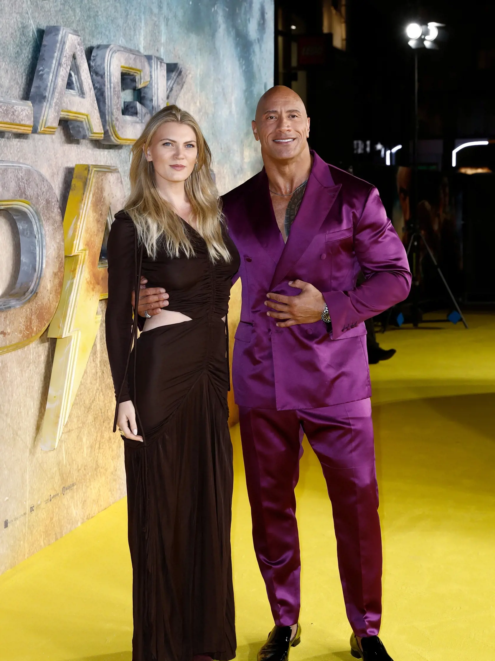 No všetku pozornosť na seba strhla usmievavá blondínka menom Elle Loundon. Nečudo, že je taká okúzľujúca, keď jej otcom je agent 007.