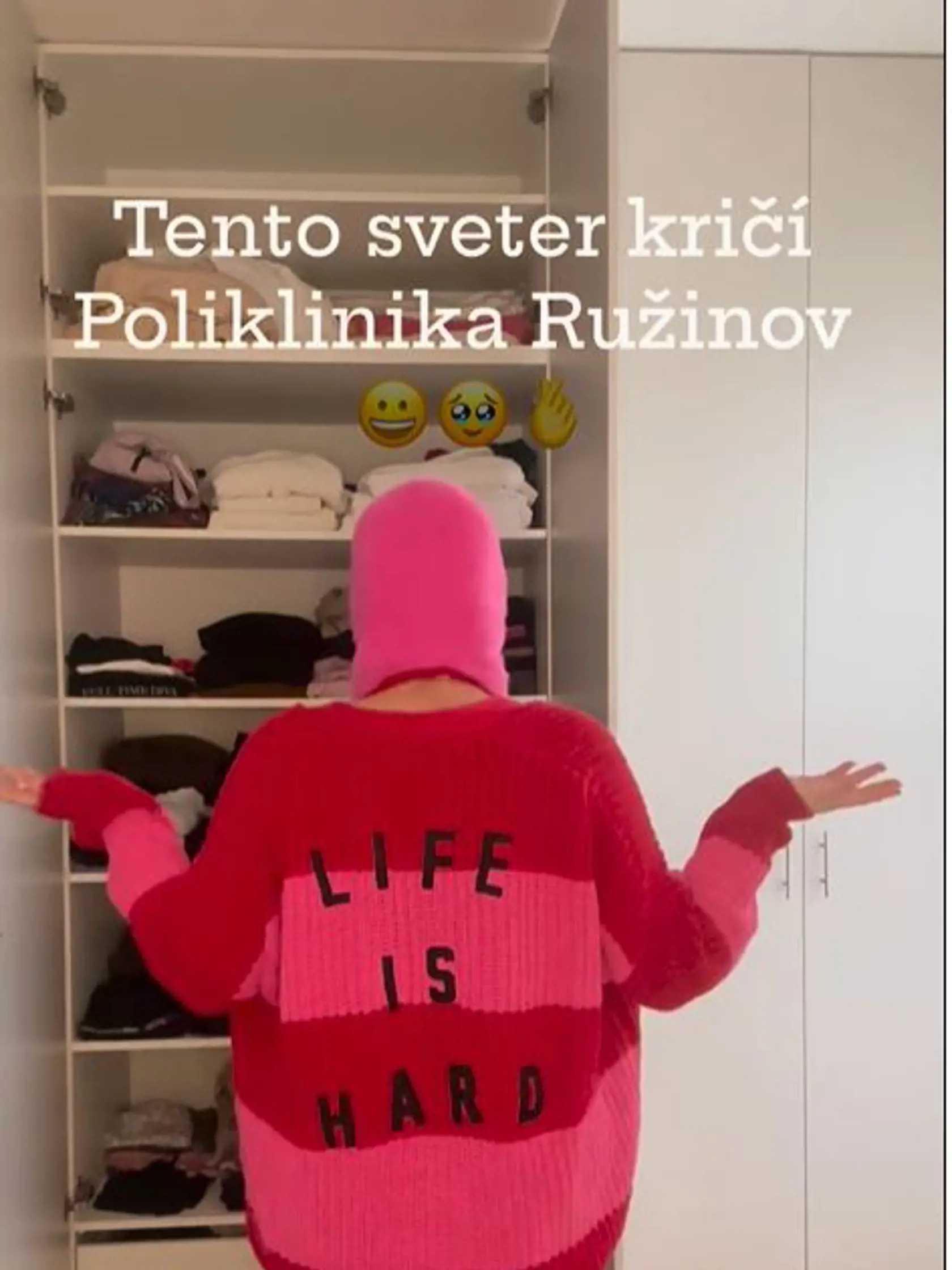 Evelyn chodila po meste v ružovej huňatej kukle. Skrývala svoju dokaličenú tvár. "Ešte som opuchnutá", vravela.