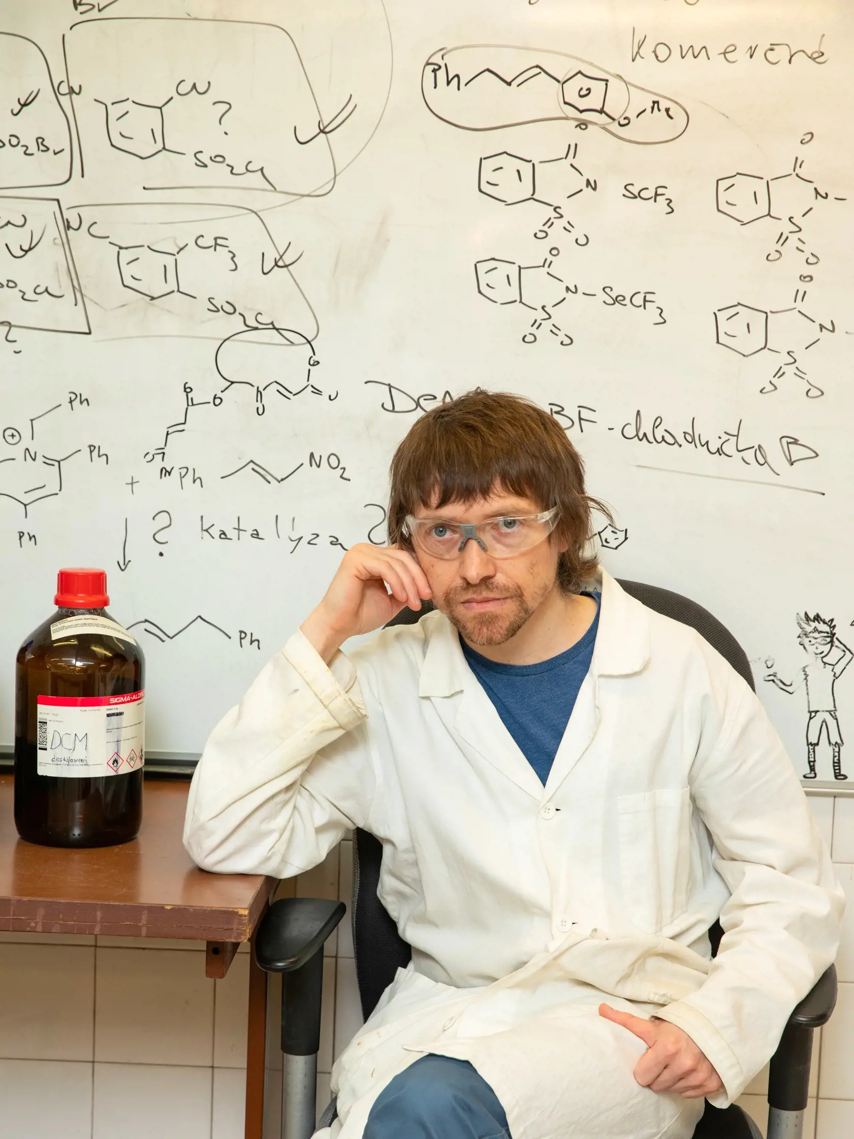Na snímke je Ing.Pavol Jakubec, PhD., ktorý pôsobí na Fakulte chemickej a potravinárskej technológie Slovenskej technickej univerzity v Bratislave. Venuje sa výskumu nových antibiotik.
