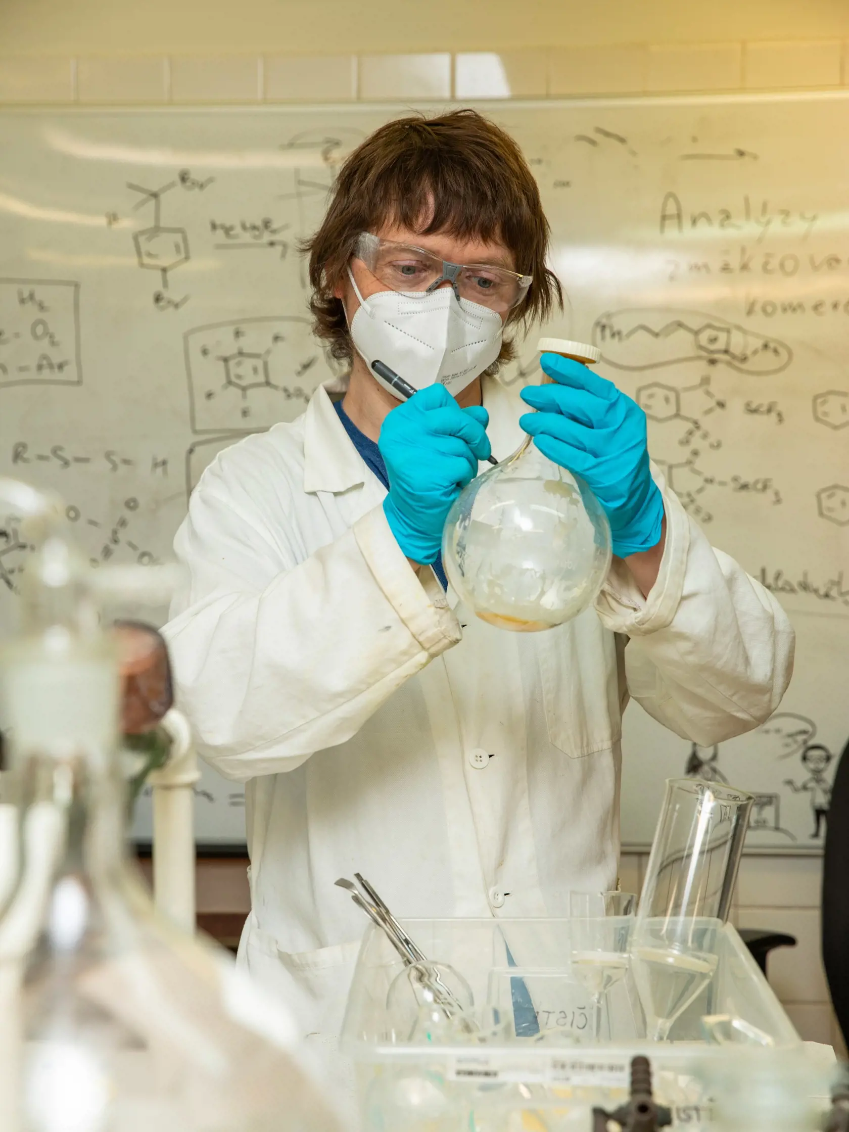 Na snímke je Ing.Pavol Jakubec, PhD., ktorý pôsobí na Fakulte chemickej a potravinárskej technológie Slovenskej technickej univerzity v Bratislave. Venuje sa výskumu nových antibiotik.