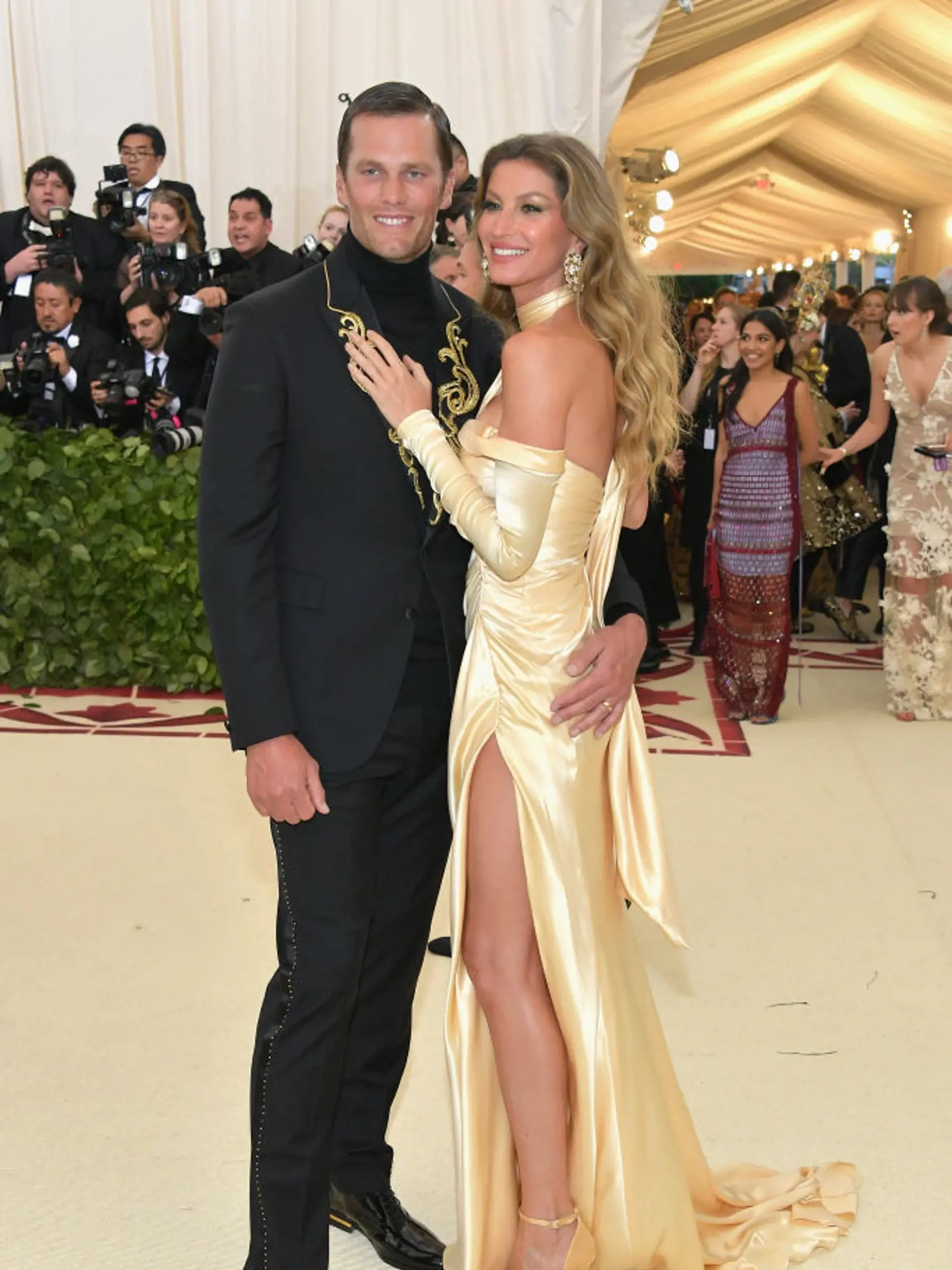 NEW YORK, NY - MAY 07:  Tom Brady and Gisele Bundchen attends the Heavenly Bodies: Fashion & The Catholic Imagination Costume Institute Gala at The Metropolitan Museum of Art on May 7, 2018 in New York City.  (Photo by Neilson Barnard/Getty Images)