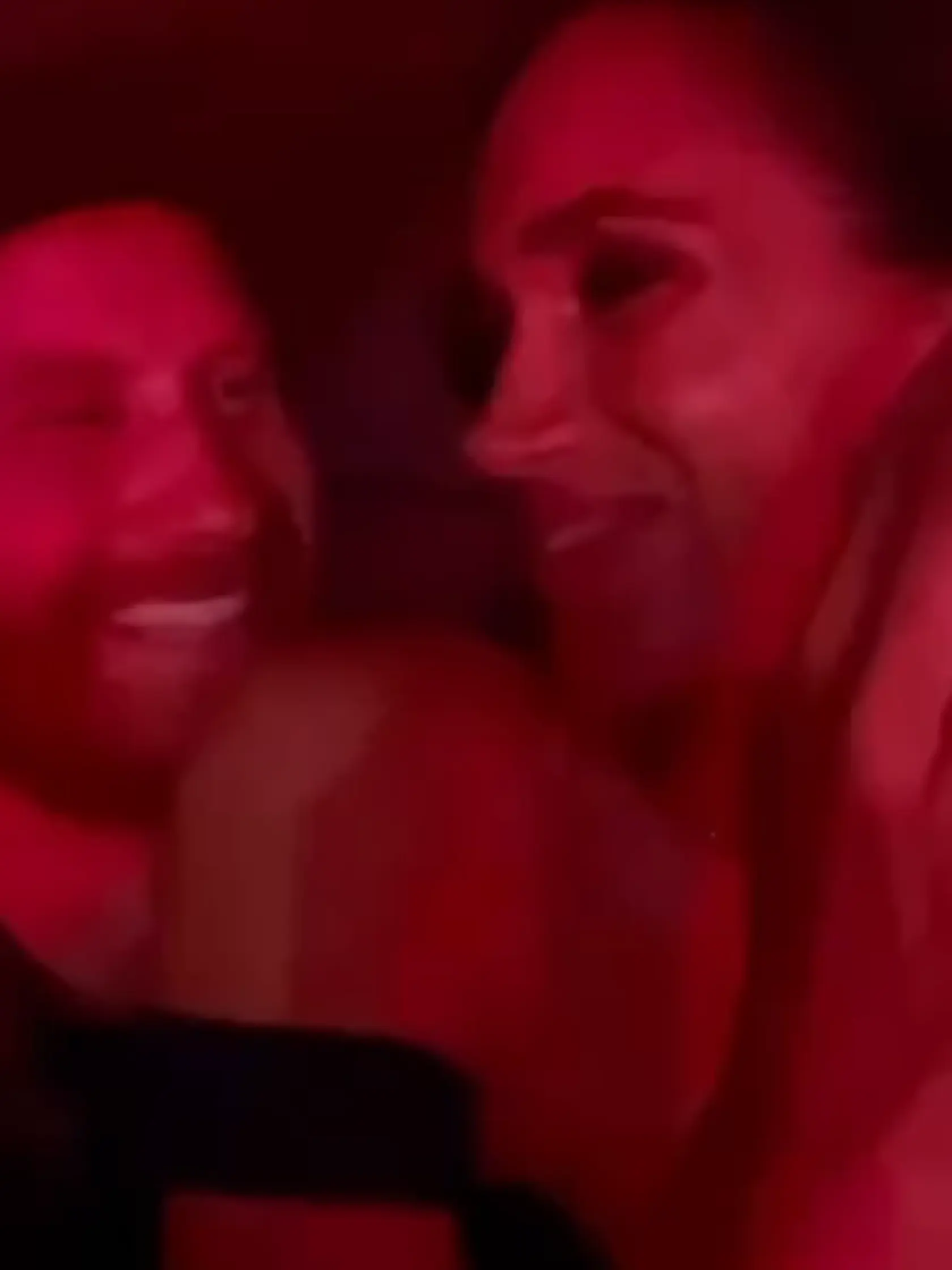 Ako zamilovaní pubertiaci! Meghan a Harry šantili na koncerte Beyoncé.