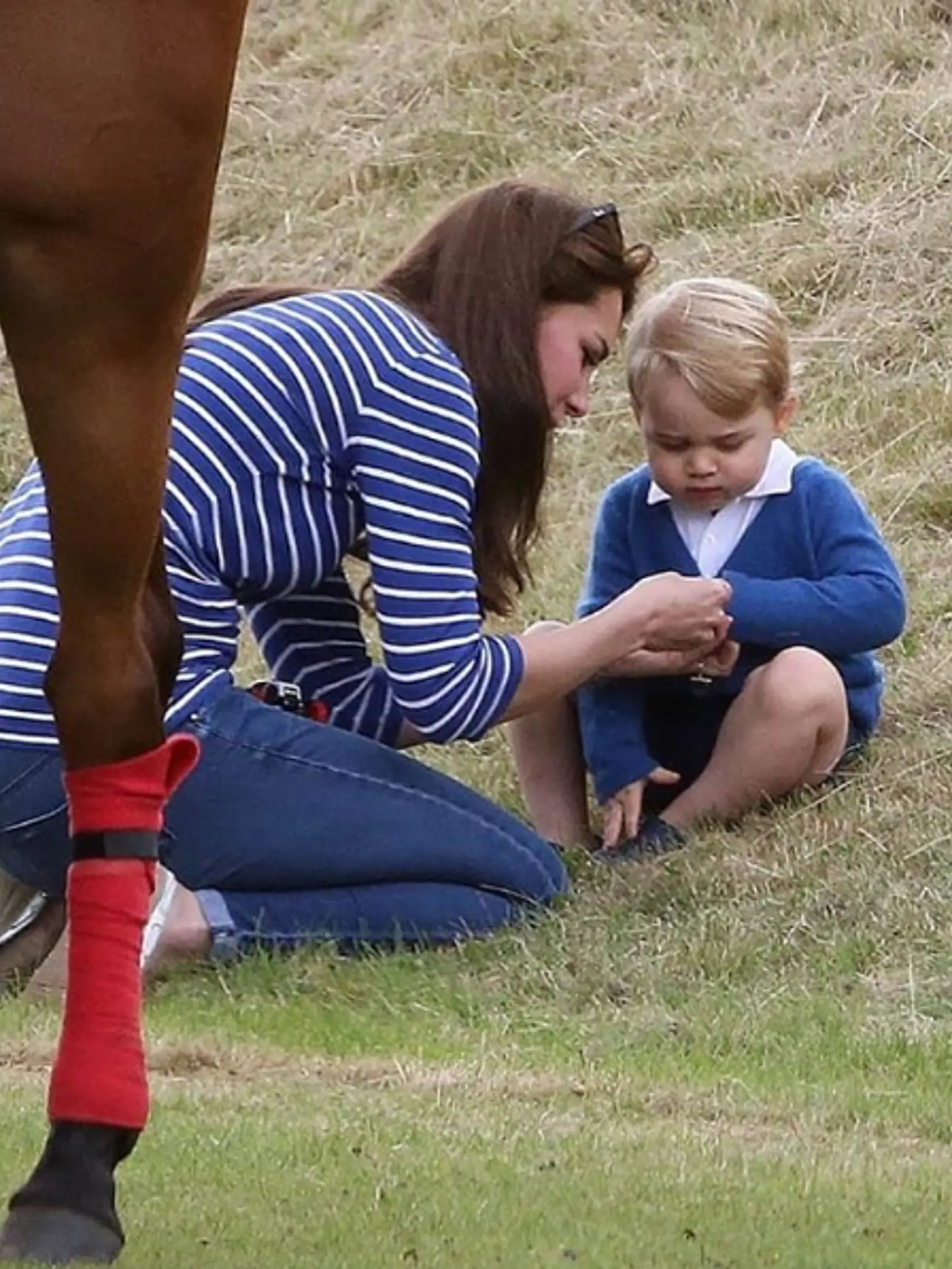 Au, to bolí! Mama Kate zahraňovala malého princa.