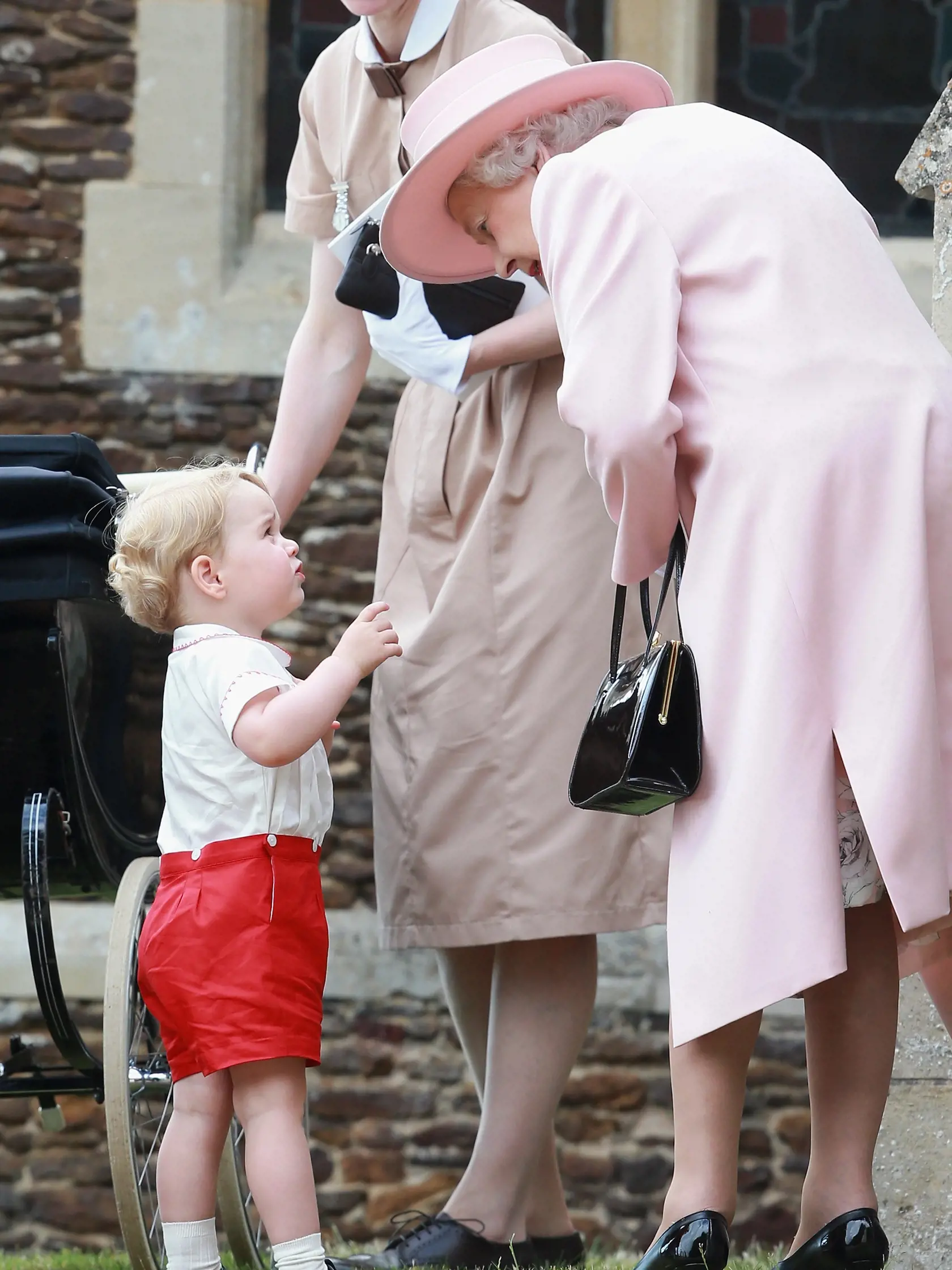 Maria Teresa bola aj na krstinách princeznej Charlotte. Na fotografii sa kráľovná rozpráva s princom Georgeom.