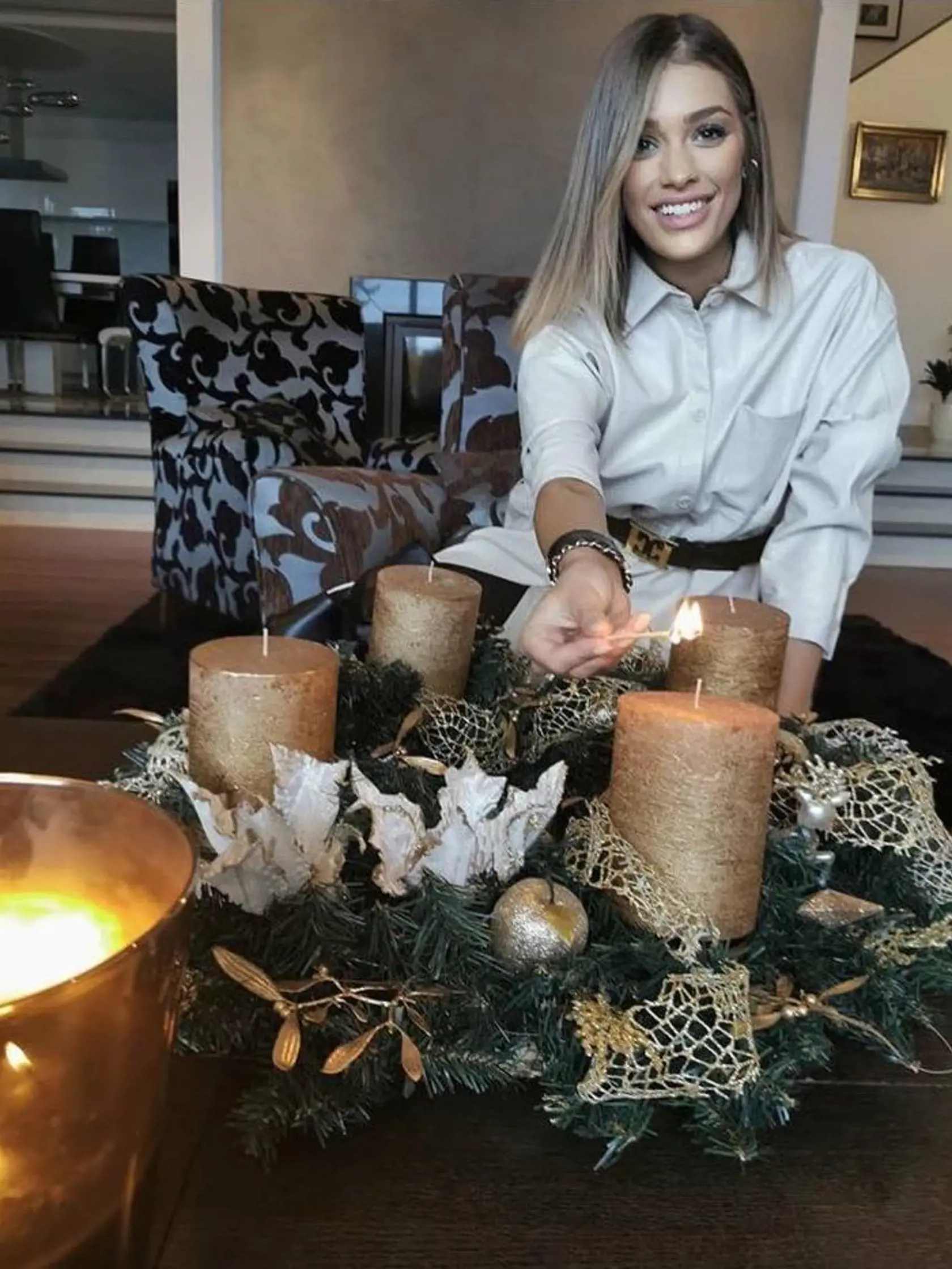 Jasmina Alagič stavila na zlatú farbu.