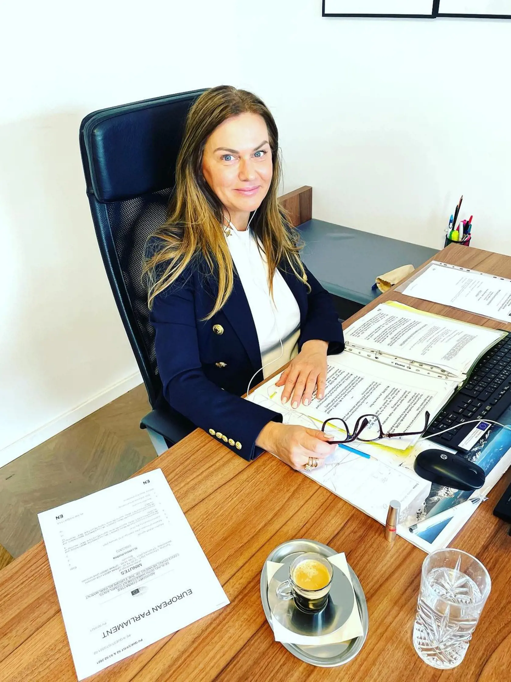 Monika popri materstve stíha aj pracovné povinnosti.