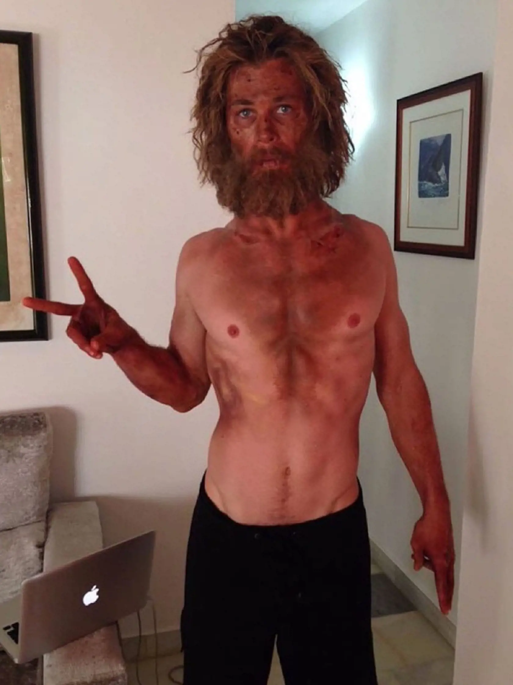 Chris Hemsworth vo filme V srdci mora (2015)