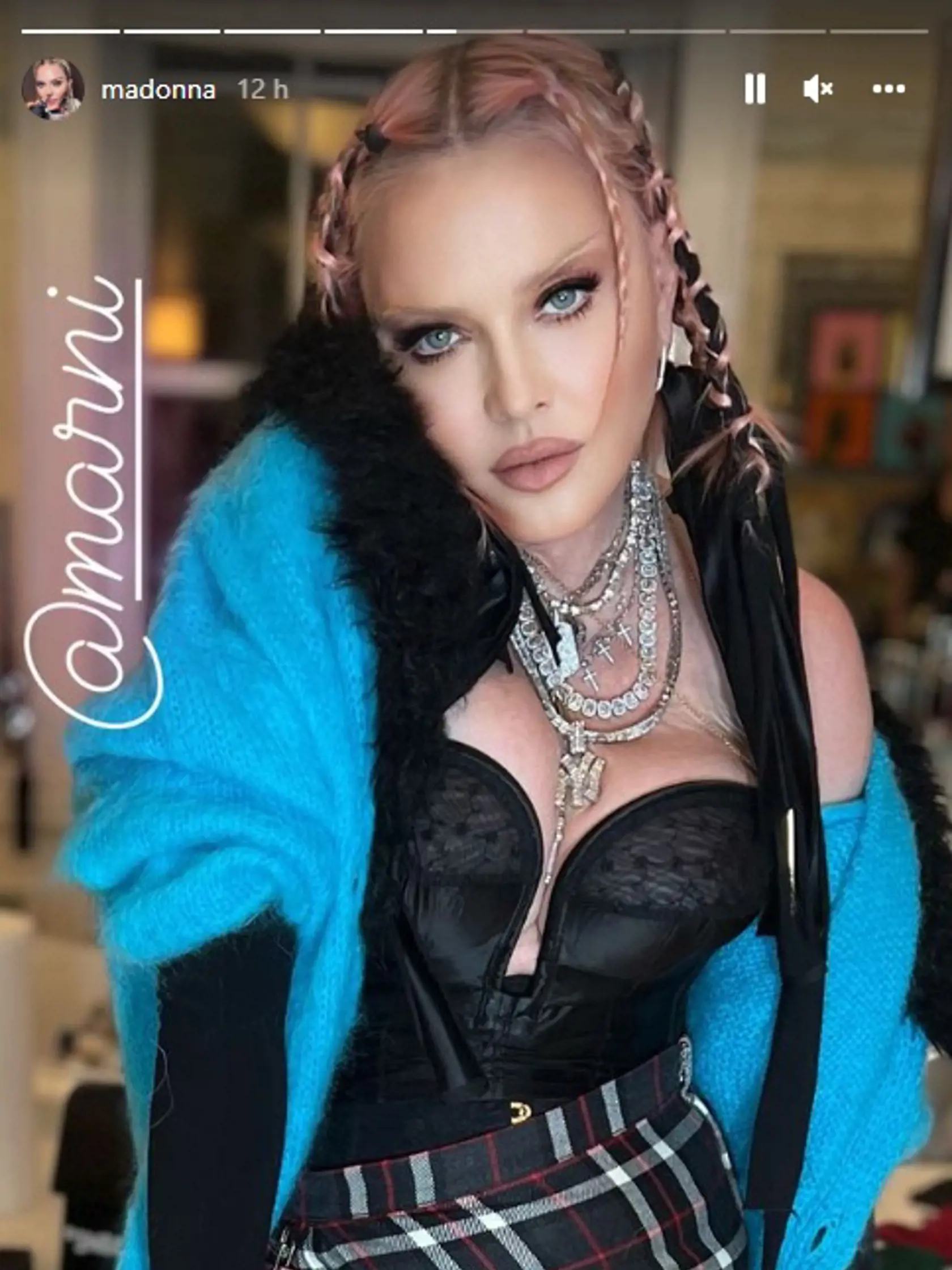 Madonna zverejnila extrémne upravené fotky.