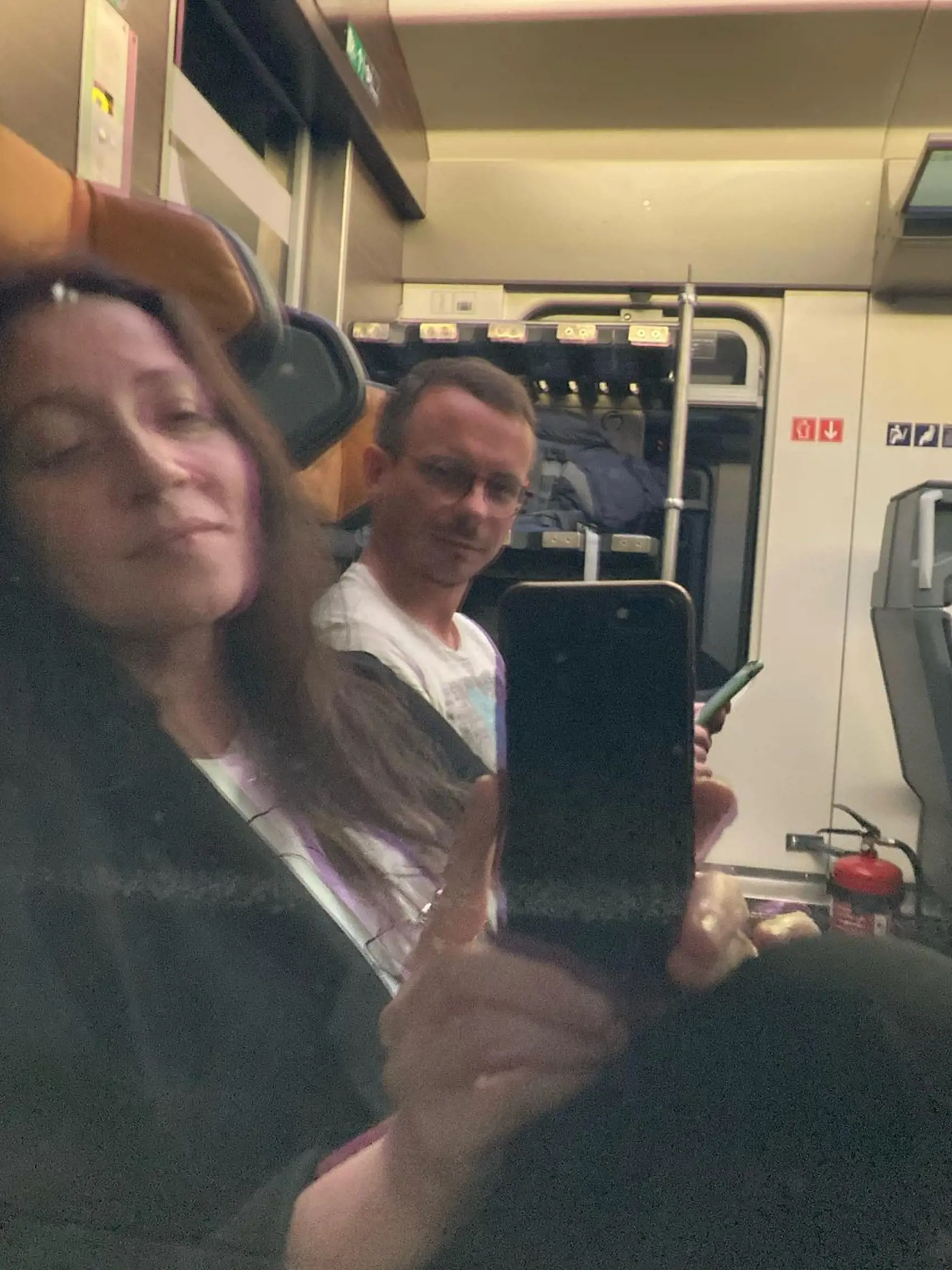 Katka Koščová cestuje počas turné aj takto...