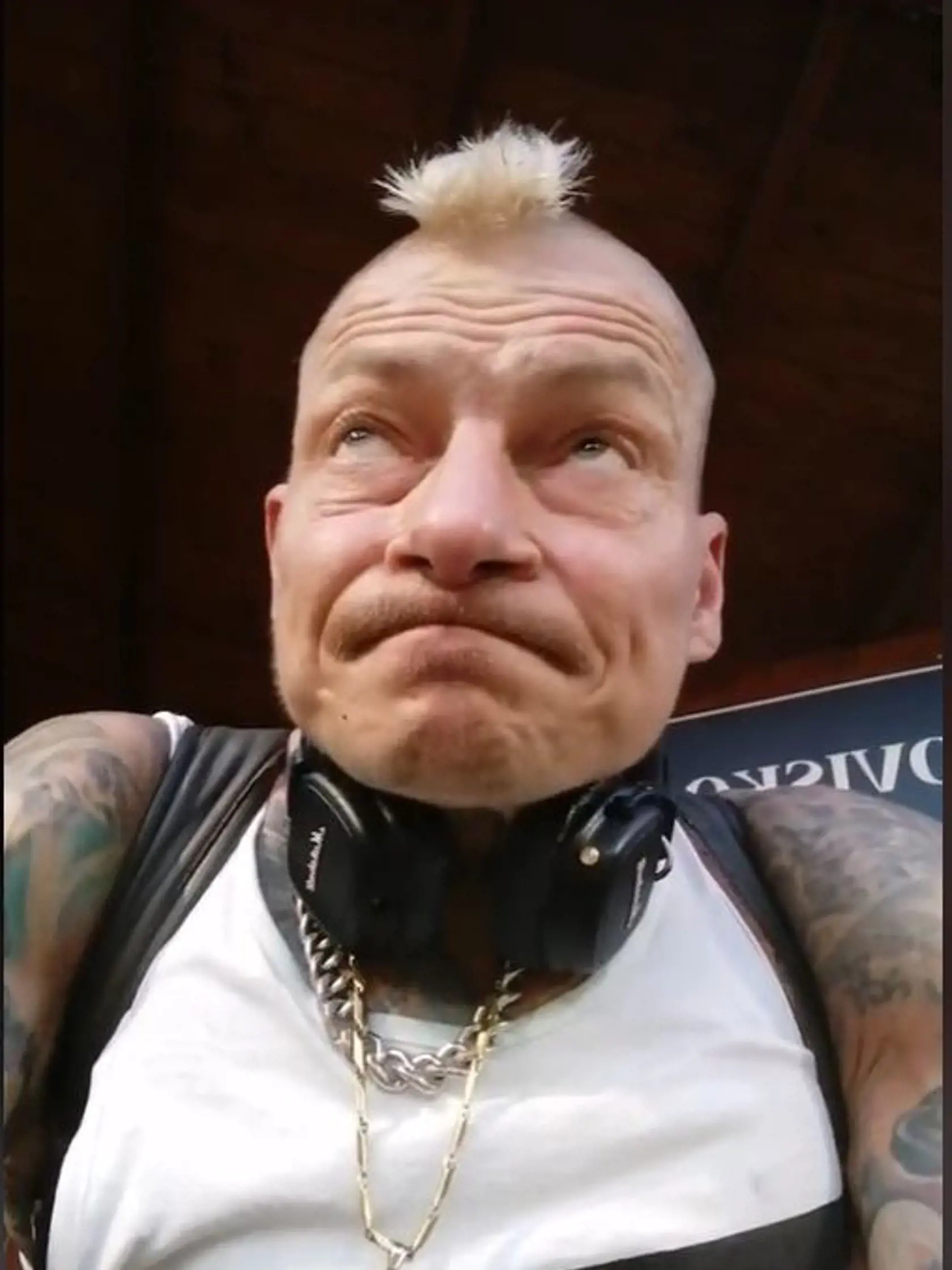 Lukáš Hoffmann sa chváli na Tik Toku rôzynmi bicyklami a množstvom hodiniek.