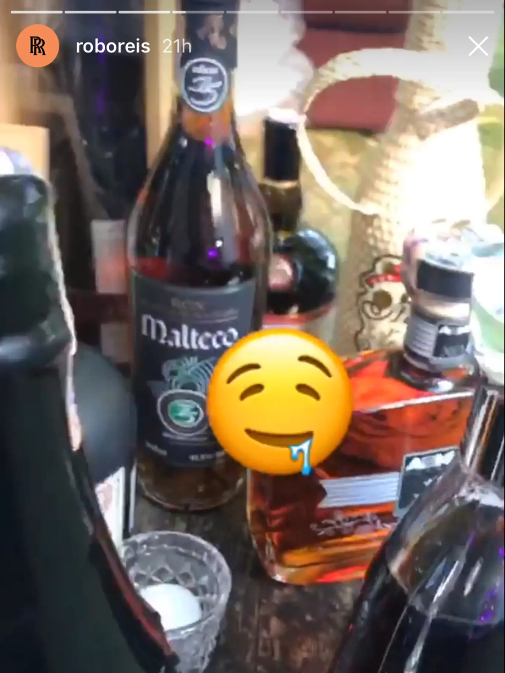Prvotriedny alkohol bol prichystaný pre všetkých hostí.