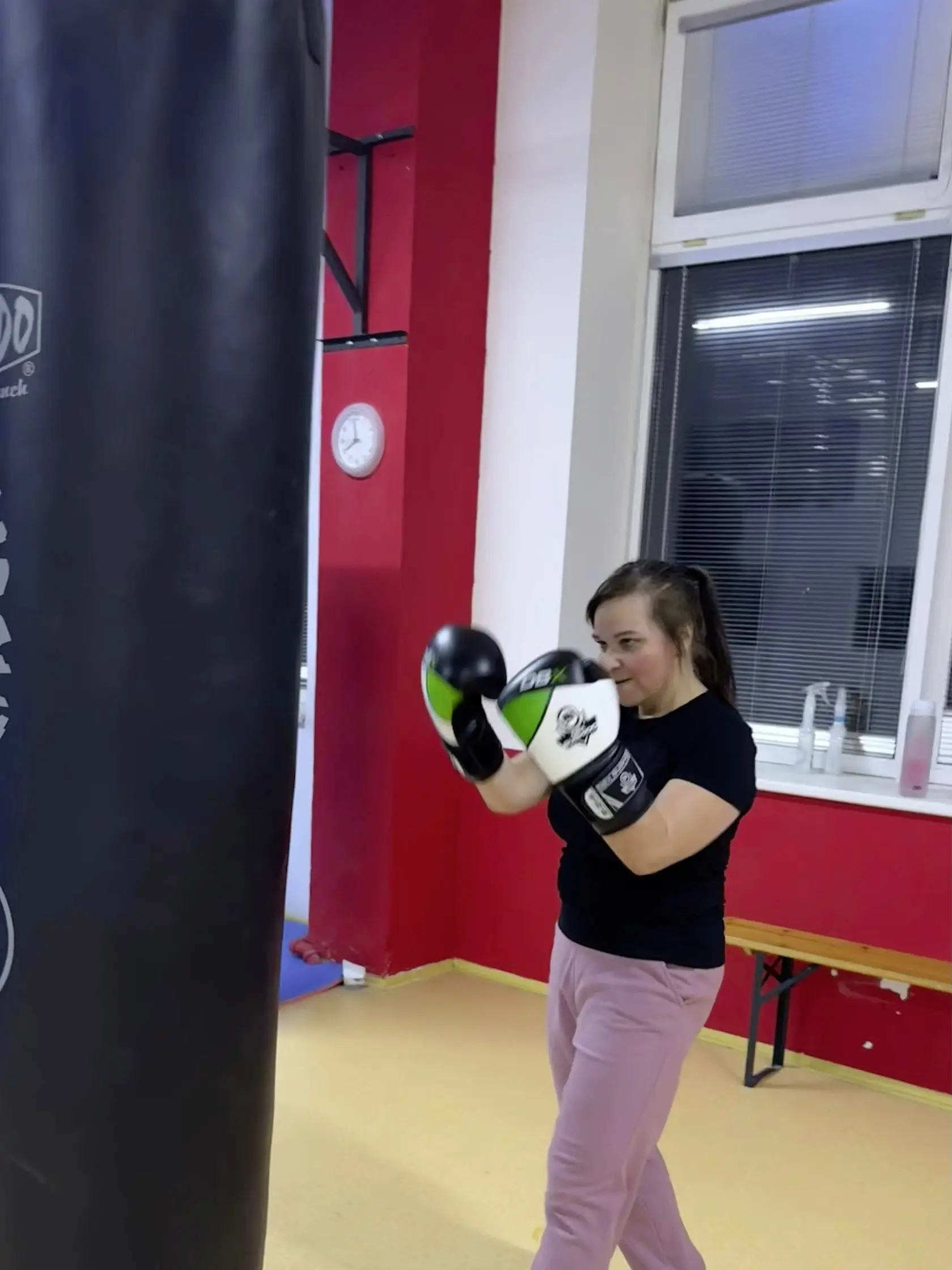 MMA tréning je novinka, ktorá ma chytila za srdce. Mám rada pestrosť pohybu, takže je jasné, že objavovať a skúšať nové veci, ma baví.
