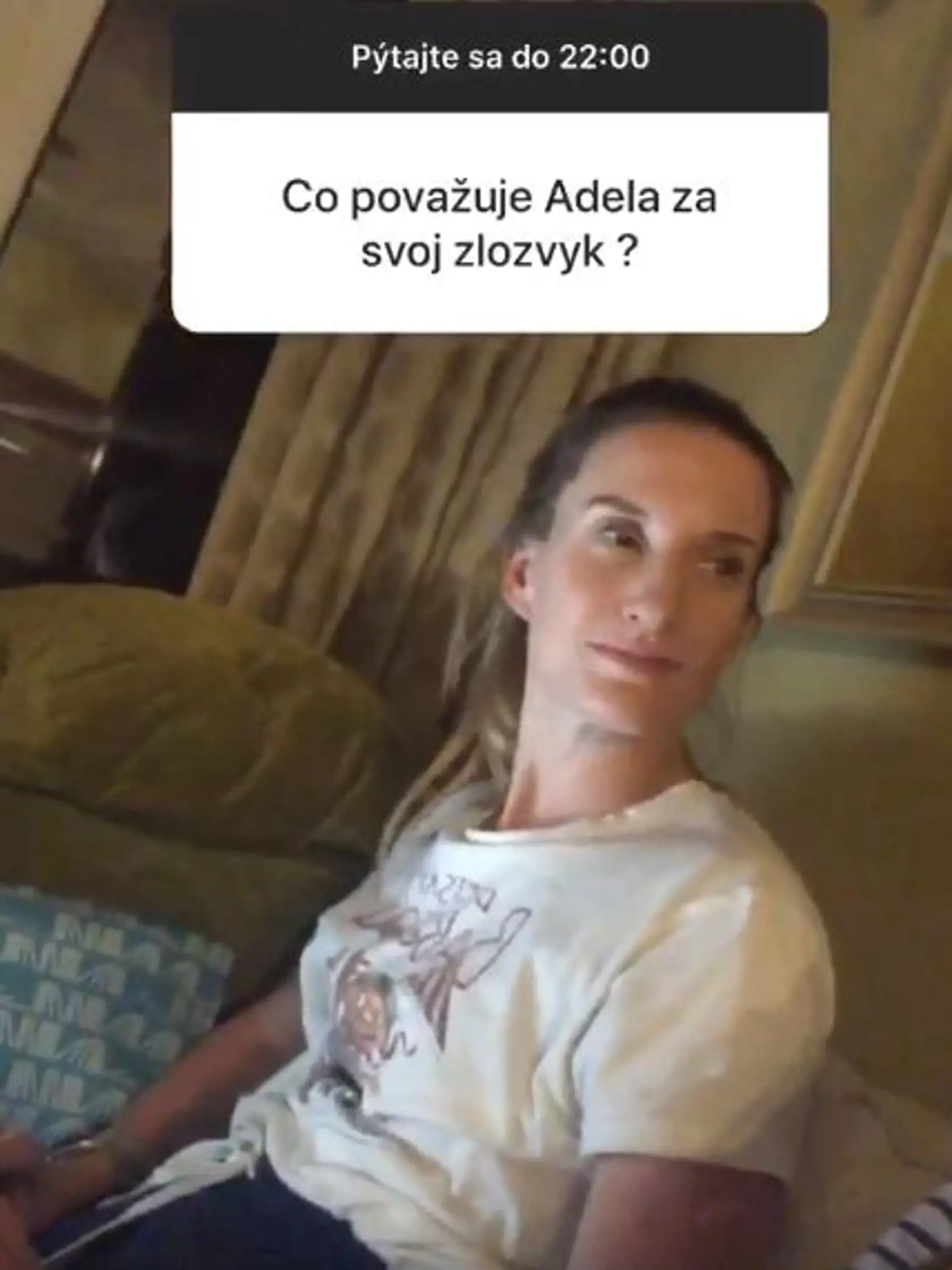 Viktor točil Adelu a vznikli z toho nie príliš lichotivé zábery.