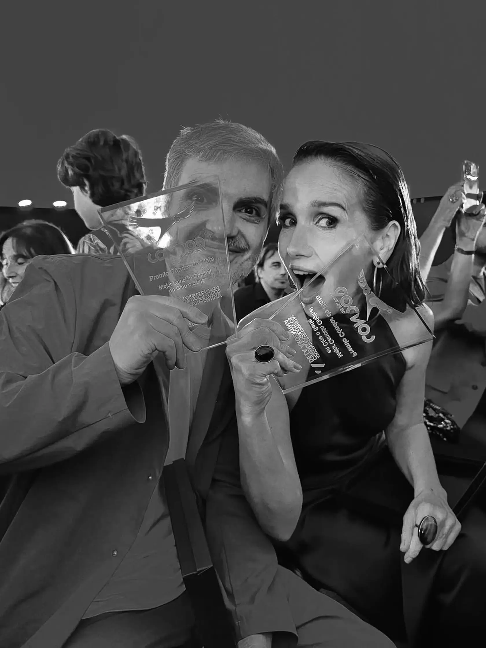Natalia Oreiro získala cenu Strieborný kondor v marci za pieseň k filmu Tábor s mamou. Vtedy sa prvýkrát ukázala na verejnosti v krátkom účese. 
