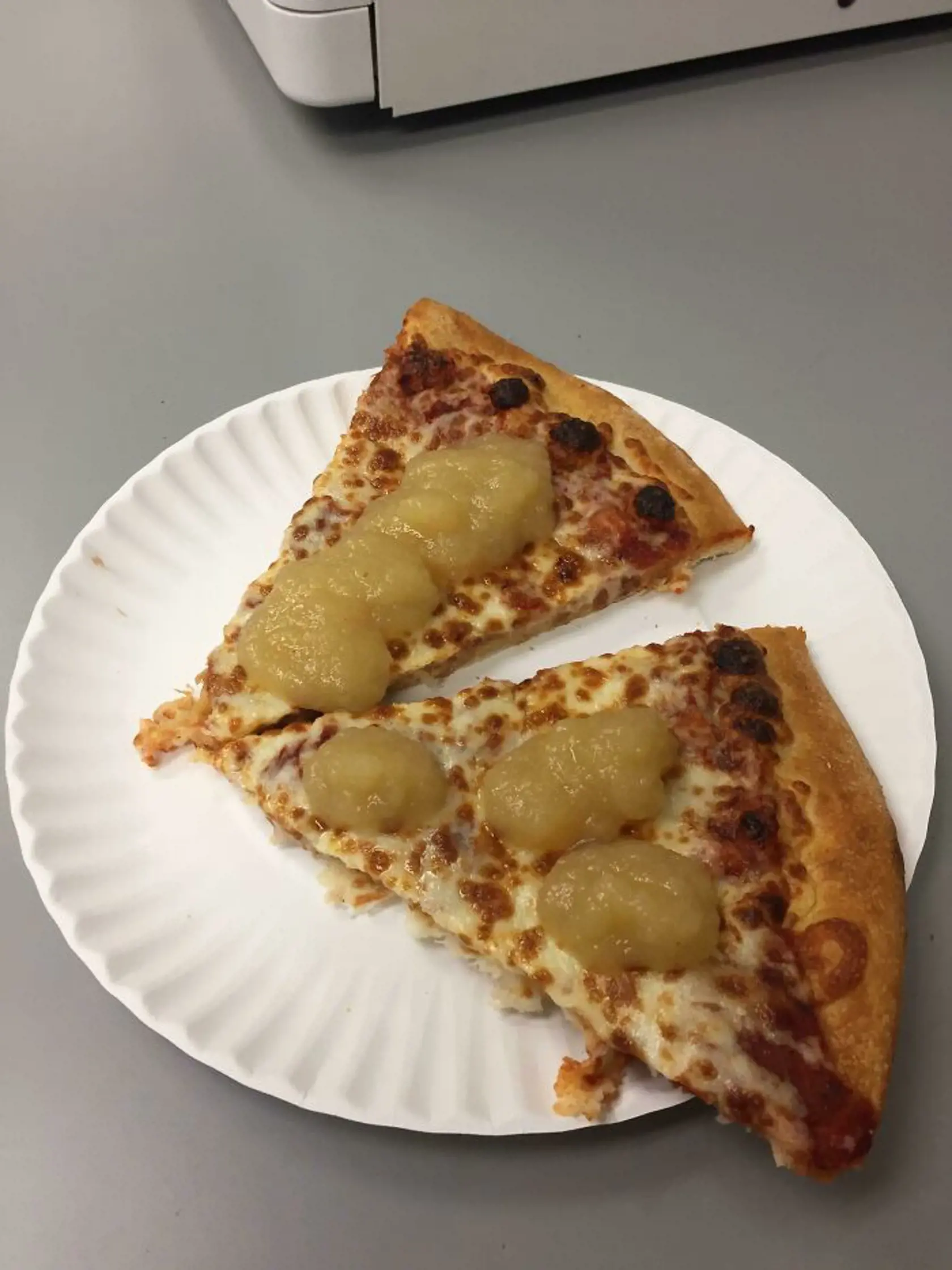 Pizza s jablkovou presnidávkou.