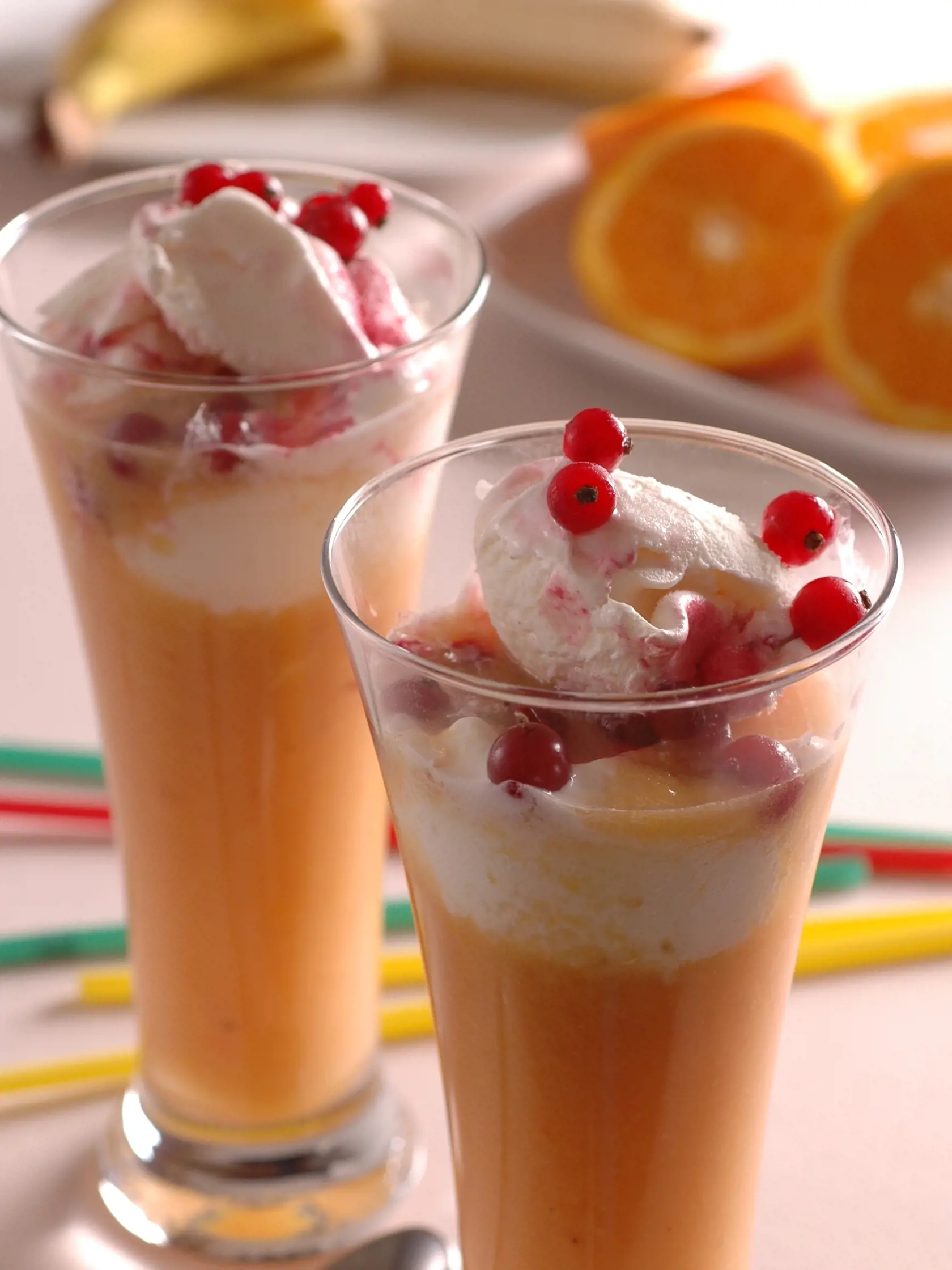 Smoothies so zmrzlinou, veľkonočné recepty, ovocný nápoj, banán, pomaranč, ríbezle, šťava, zmrzlina
Foto: Peter Záhradník
Uverejnené: Báječná Žena č. 15/09
pôvodný súbor:smoothies so zmrzlinou 2.eps